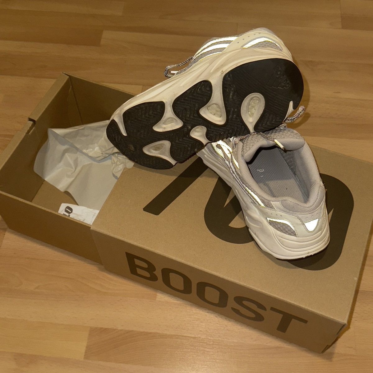 Yeezy Adidas Yeezy Boost 700 V2 Static Size US 9.5 / EU 42-43 - 7 Thumbnail