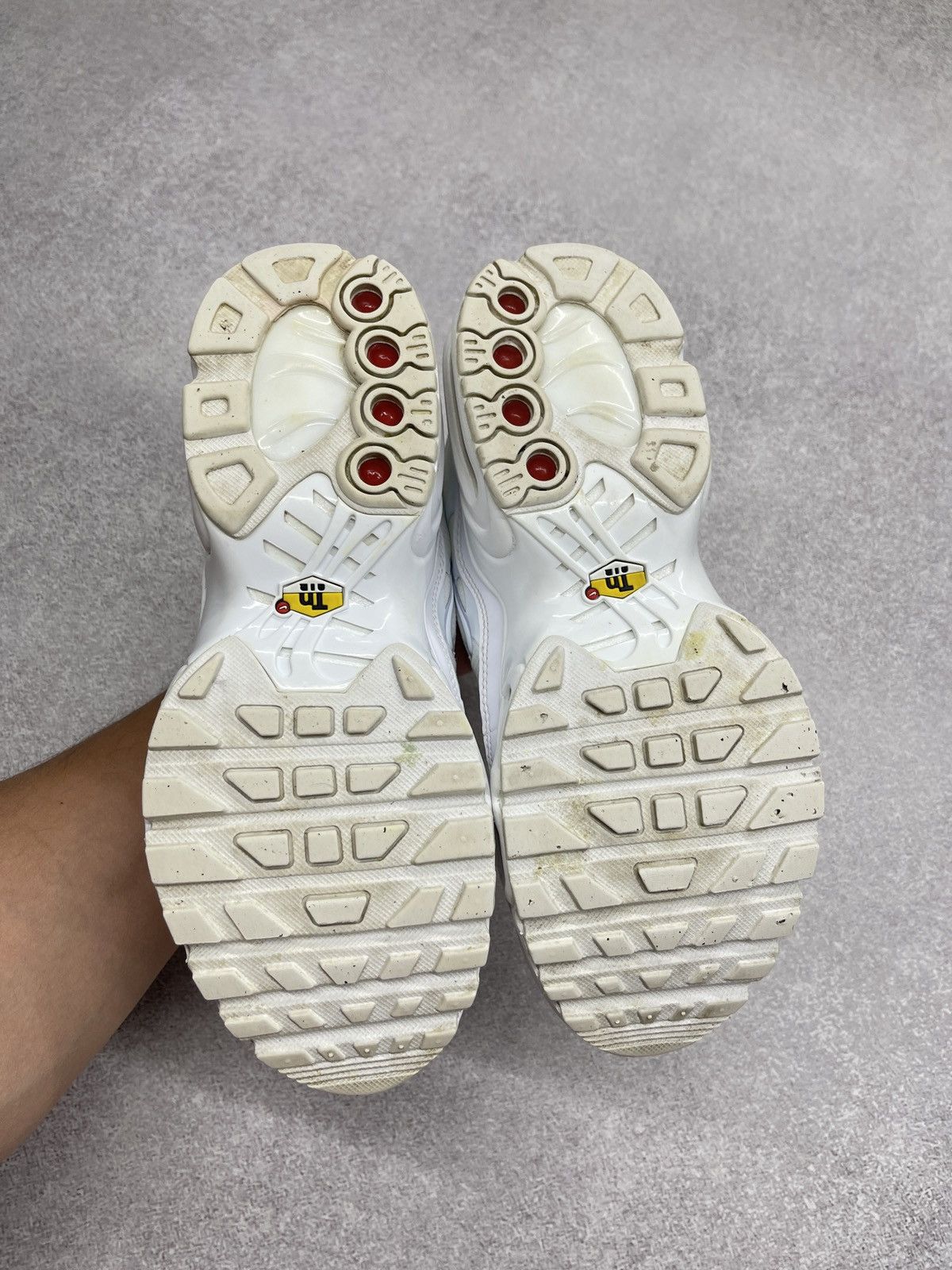 Nike Mens Nike Air Max TN Plus Triple White Sneakers Drill Shox Size US 6.5 / EU 39-40 - 10 Thumbnail