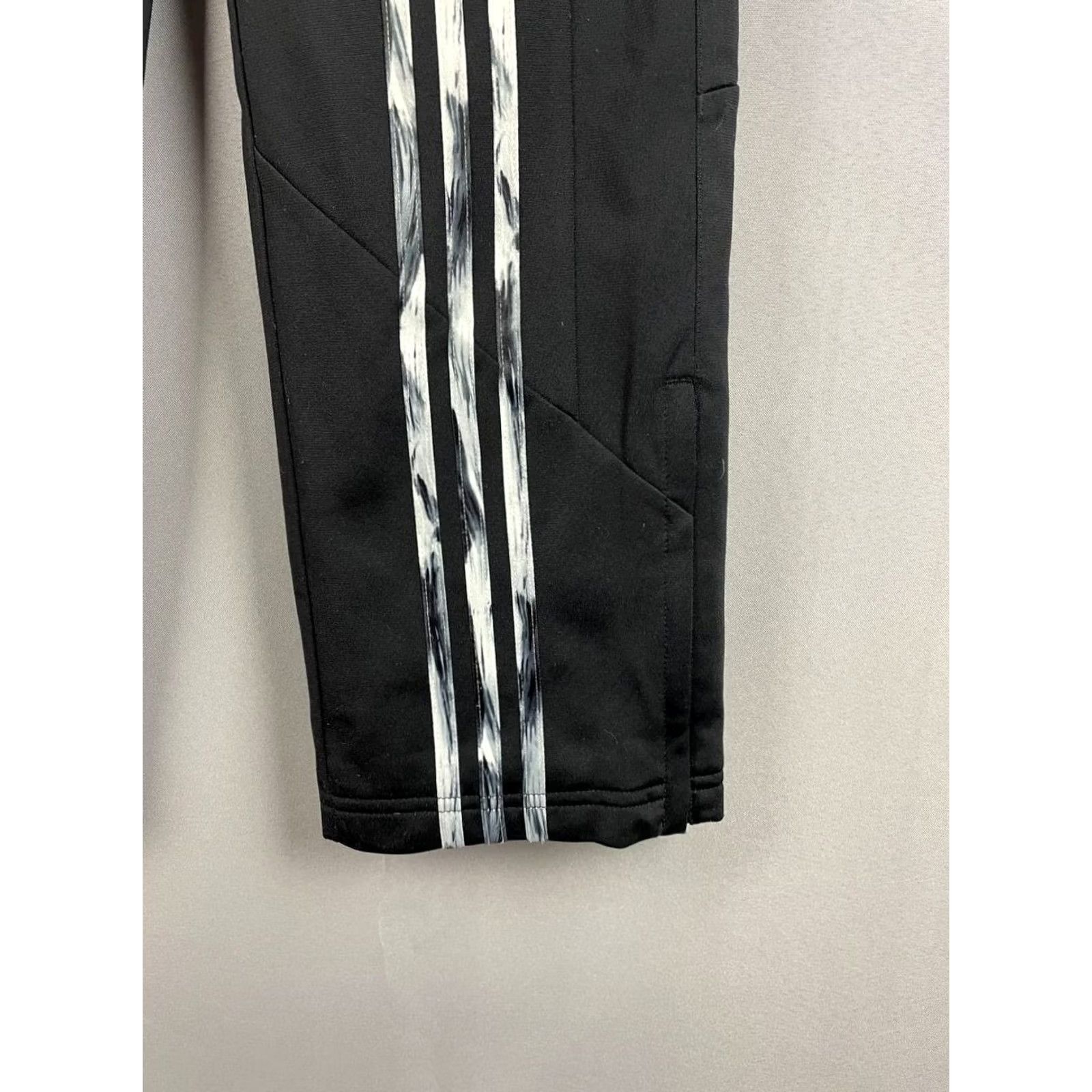 Adidas Adidas Pants Women XS Black Sweatpants Regular Inseam 30" Elastic Waist Breathable Gym & Training 90s Modern Size 26" / US 2 / IT 38 - 5 Thumbnail