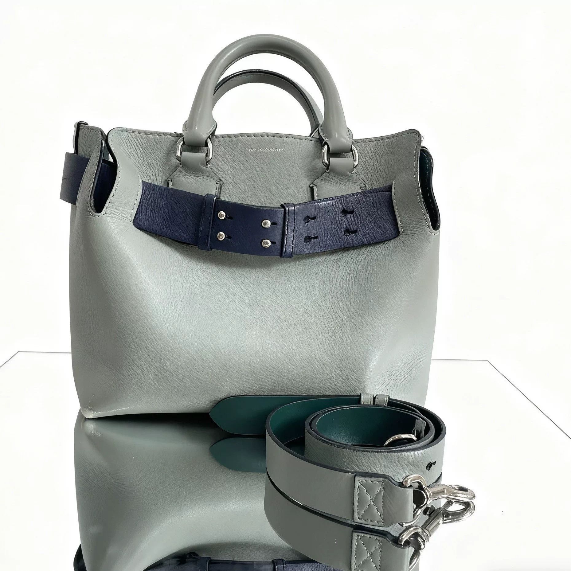 Burberry Pre-loved Bag Very good condition Size ONE SIZE - 1 Thumbnail