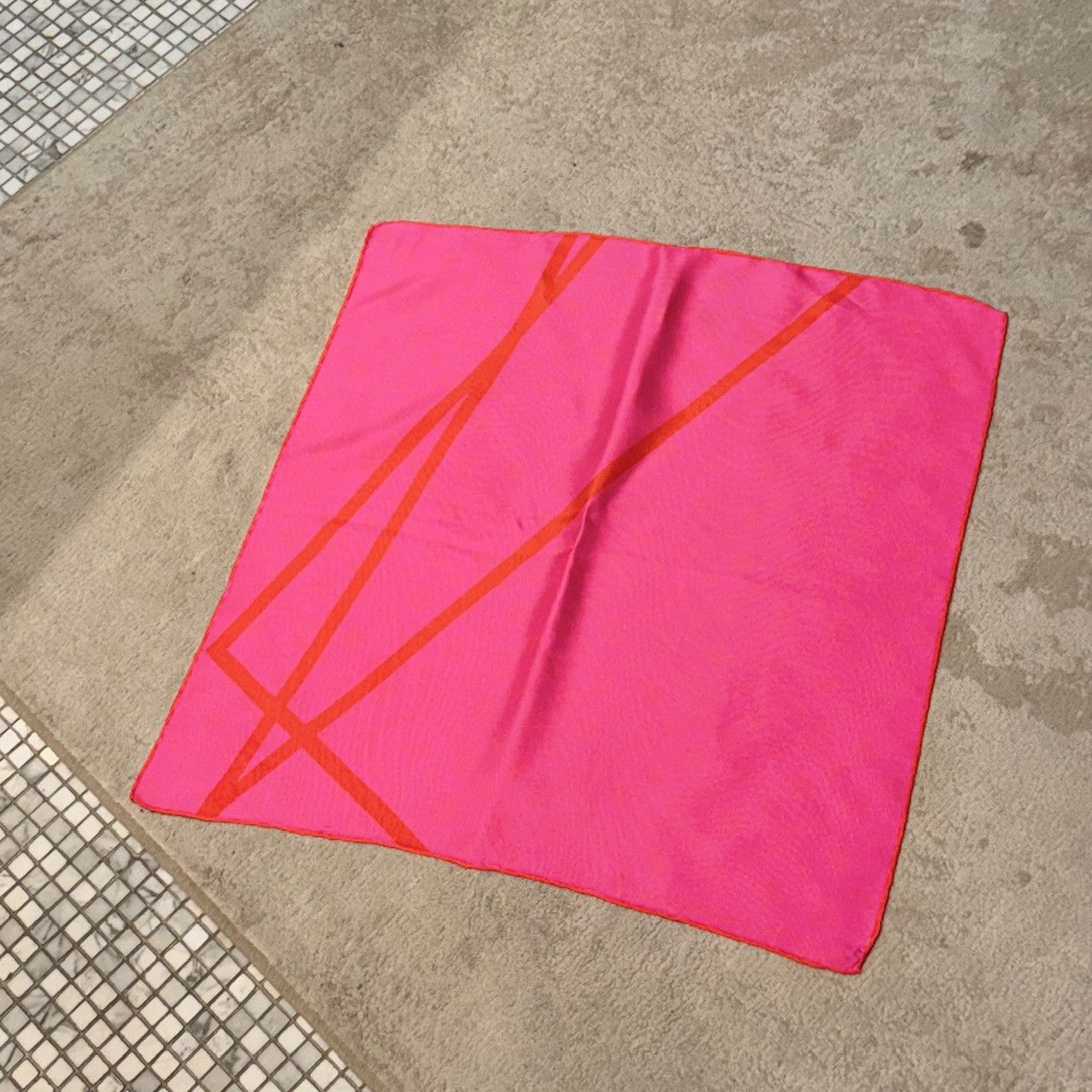 Louis Vuitton Louis Vuitton X Robert Wilson Hot Pink Bandana Silk Scarf Size ONE SIZE - 10 Thumbnail