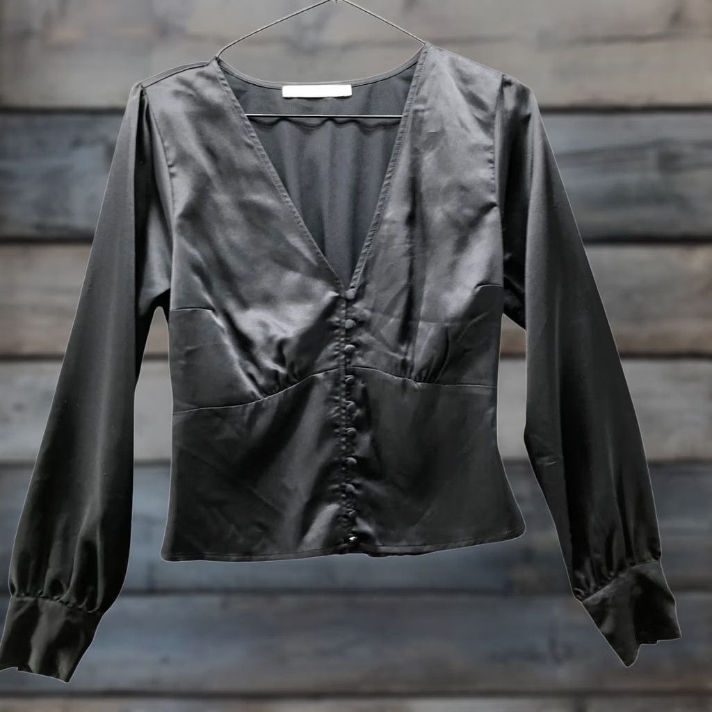 Abercrombie & Fitch Abercrombie & Fitch Black Satin Blouse Womens S Long Sleeve V-Neck Button Front Size S / US 4 / IT 40 - 1 Thumbnail