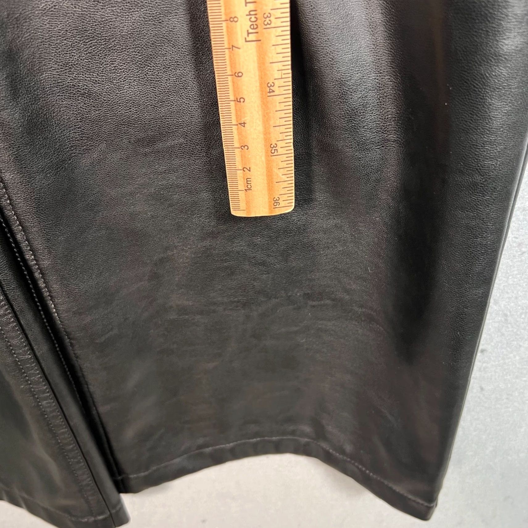 Abercrombie & Fitch VINTAGE Abercrombie & Fitch Womens Jeans 36/22L Faux Leather Ultra High Rise 90s Relaxed Straight 5-Pocket Black Wool? Size 25" / US 0 / IT 36 - 6 Thumbnail