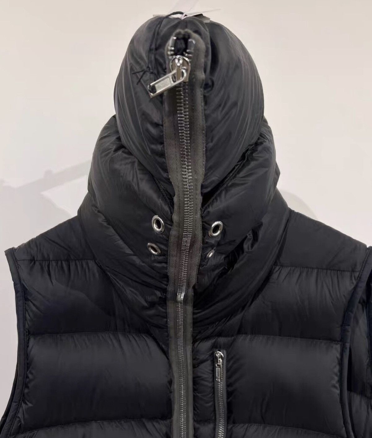Rick Owens Rick Owens Shark-Head Down Vest Size US M / EU 48-50 / 2 - 4 Thumbnail