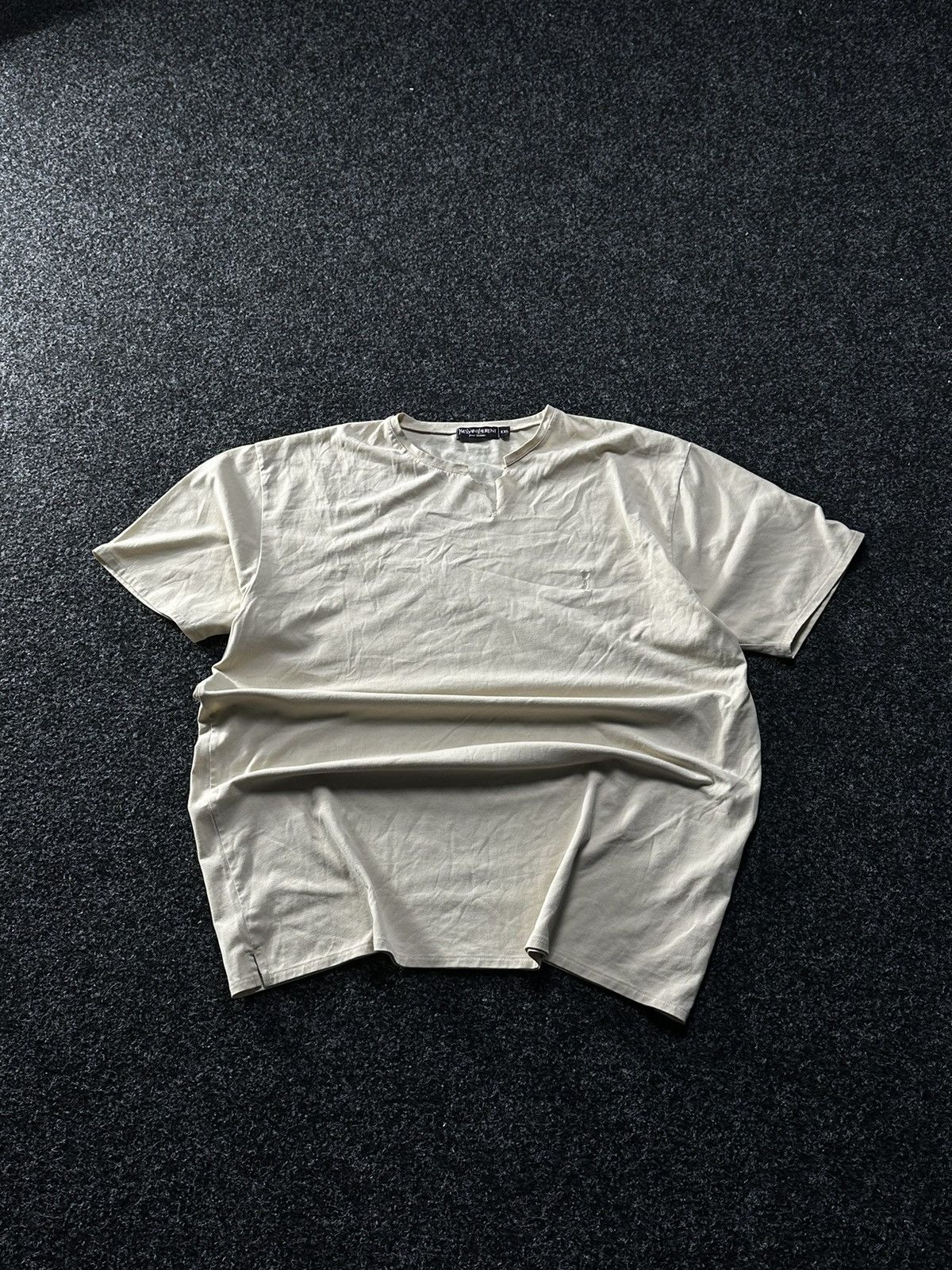 Yves Saint Laurent 🚨 VINTAGE YSL BEIGE TEE YVES SAINT LAURENT OLD MONEY LOGO Size US XXL / EU 58 / 5 - 1 Thumbnail