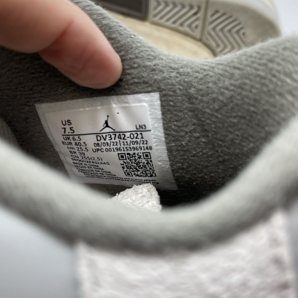 Jordan Brand Air Jordan 4 craft photon dust Size US 7.5 / EU 40-41 - 8 Thumbnail