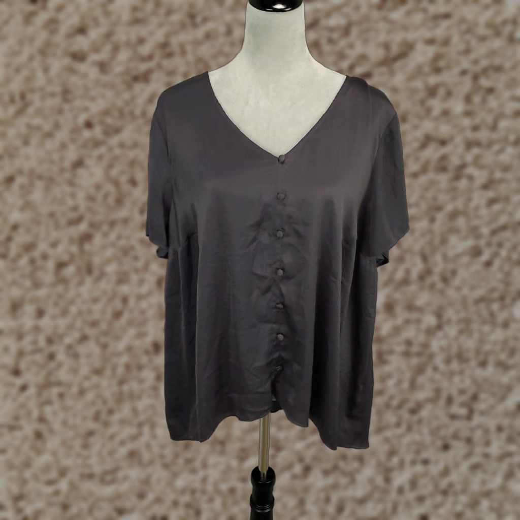 Torrid Torrid Womens 2X Gray Top Button Up V Neck Short Sleeve Pullover 2X Torrid Size XXL / US 16-18 / IT 52-54 - 1 Thumbnail