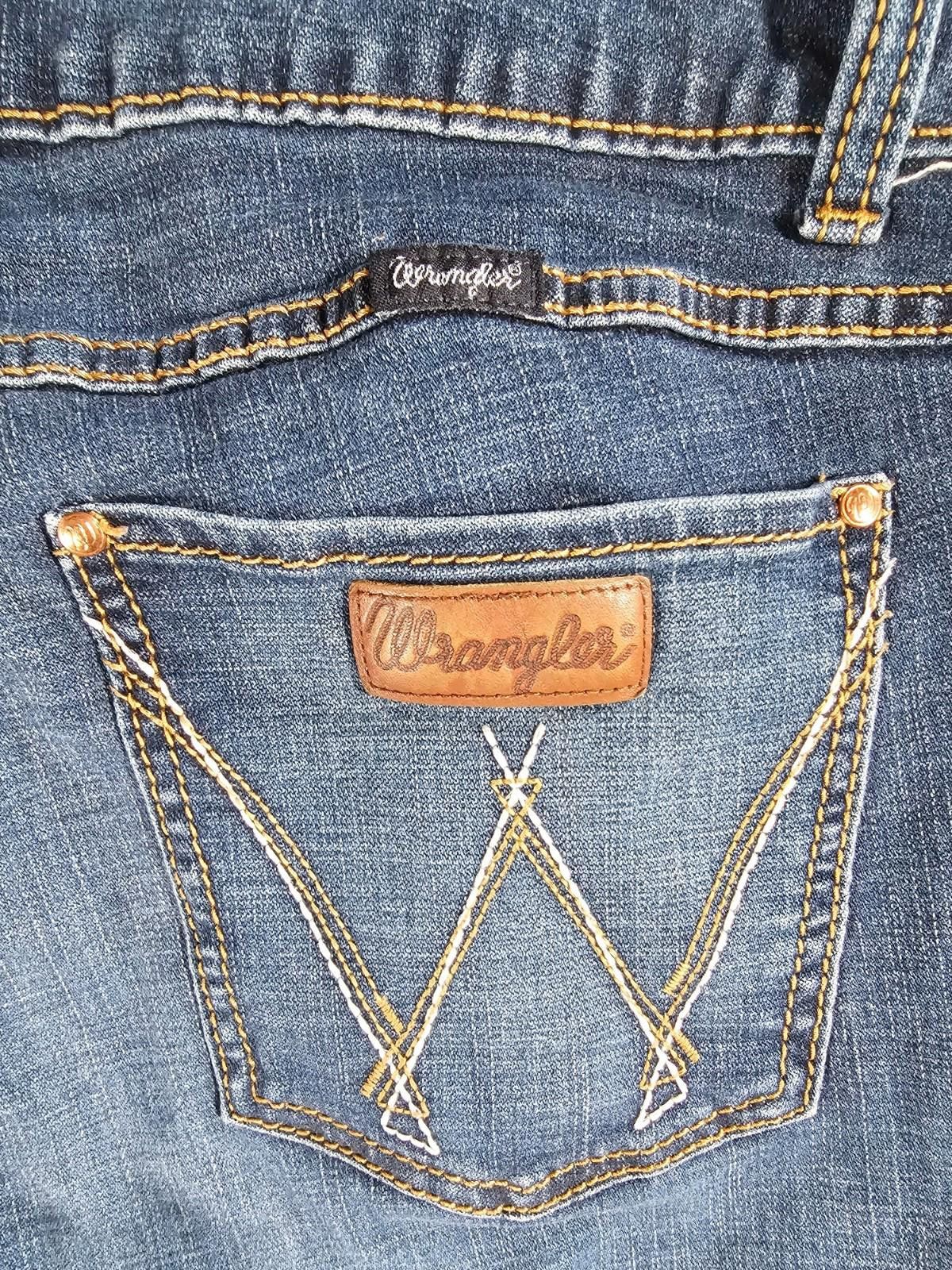 Wrangler Wrangler Jeans Women's 15x32 Blue Boot Cut Western Cowgirl Size 30" / US 8 / IT 44 - 9 Thumbnail