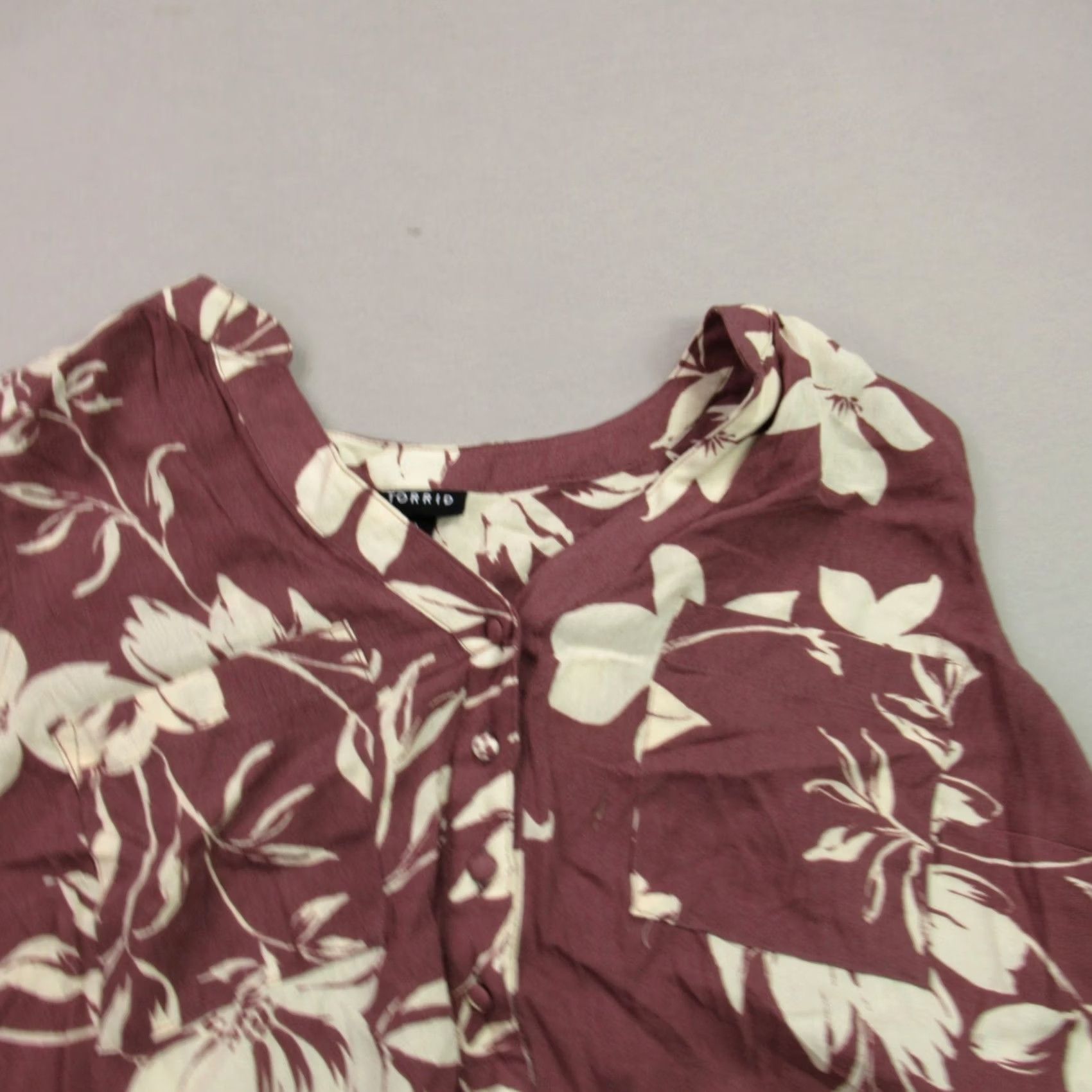 Torrid Torrid Shirt 0 Sleeveless Floral V Neck 1/4 Button Lightweight Casual Womens Size XS / US 0-2 / IT 36-38 - 3 Thumbnail