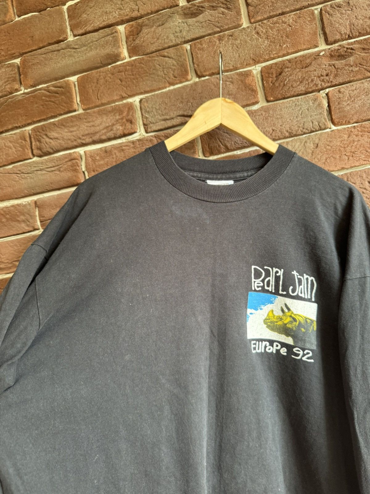 Band Tees Vintage 90s Rare Pearl Jam Rhinos Grunge Band T Shirt Hype Size US XL / EU 56 / 4 - 4 Thumbnail