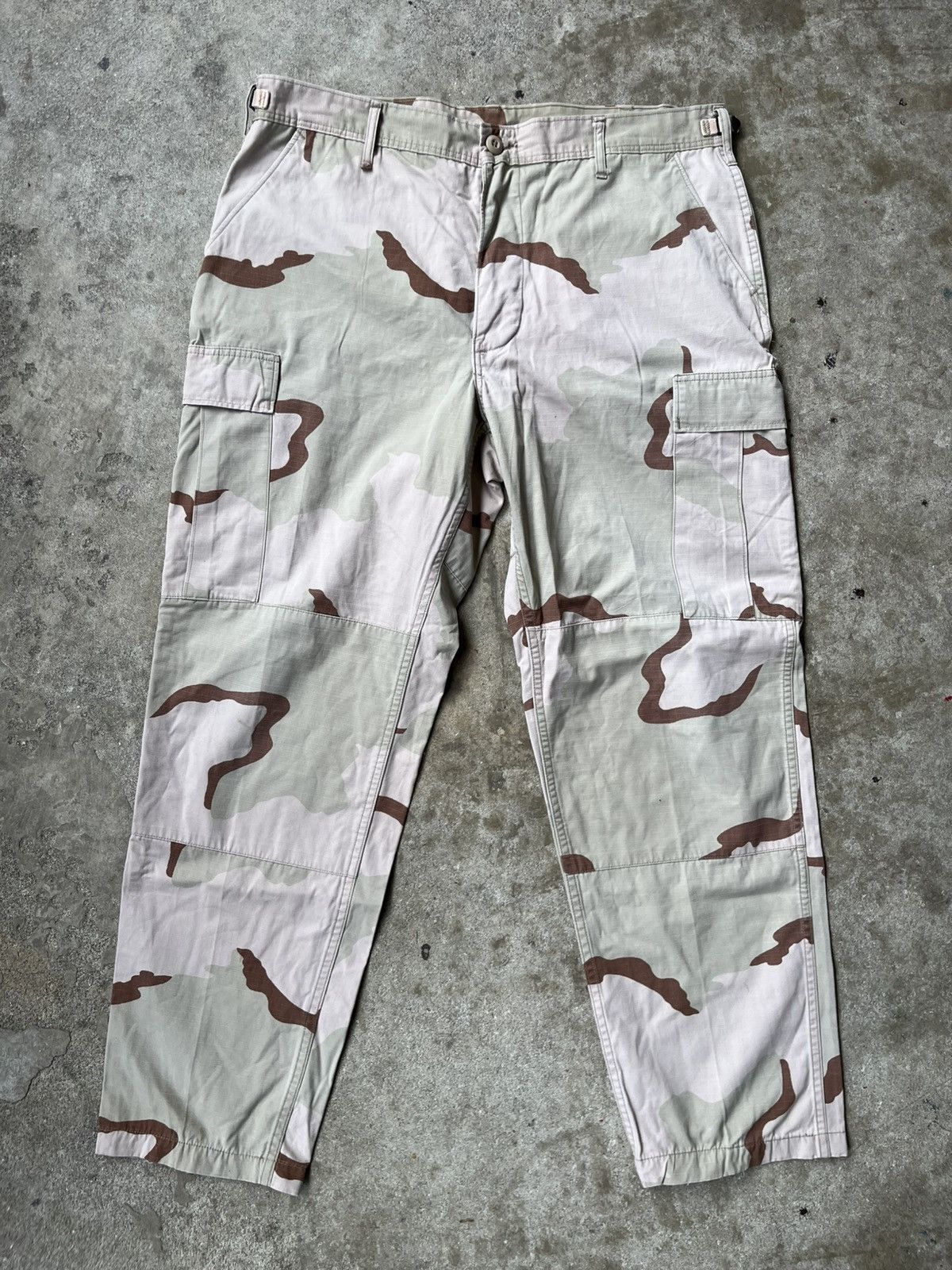 Vintage Vintage Military Desert Camouflage Cargo Pants Size US 34 / EU 50 - 1 Thumbnail