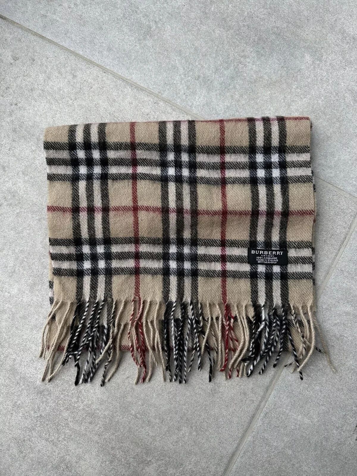 Burberry BURBERRY VINTAGE 100 % CASHMERE SCARF NOVA CHECK 163x33 cm Size ONE SIZE - 1 Thumbnail