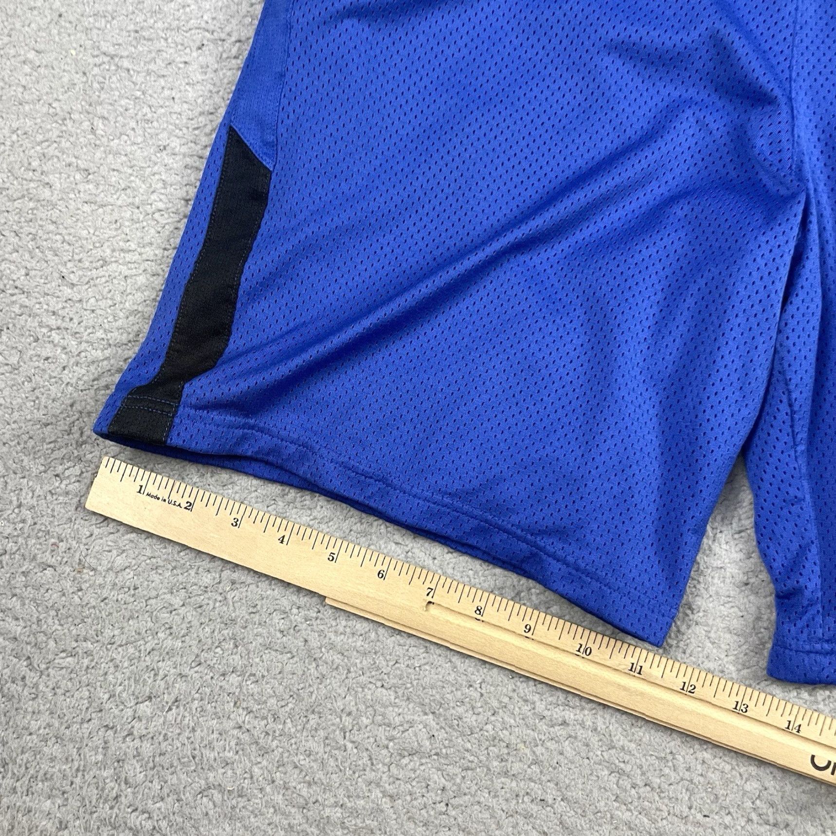 Nike VINTAGE Nike Dri Fit Basketball Shorts Mens Medium Workout Black Size US 33 - 5 Thumbnail