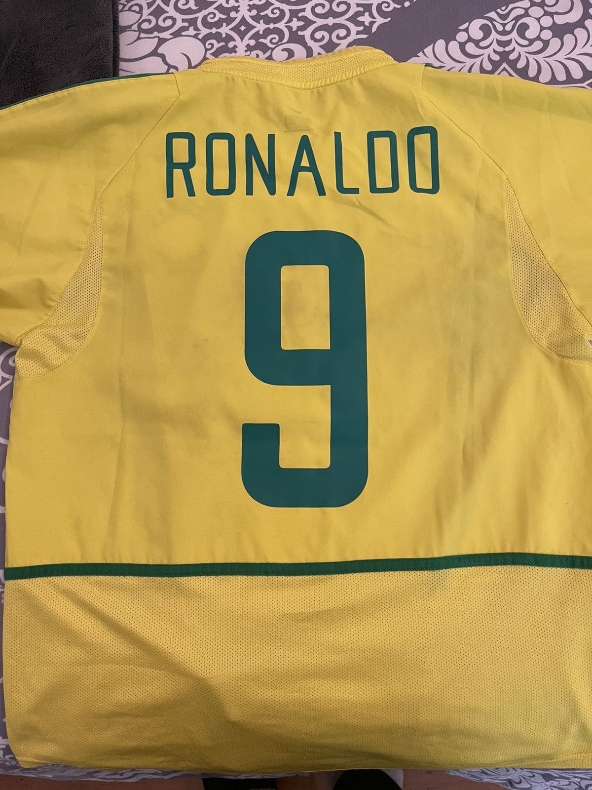 Nike PHENOMENO Brazil 2002 Home Jersey #9 R9 Size US M / EU 48-50 / 2 - 15 Thumbnail