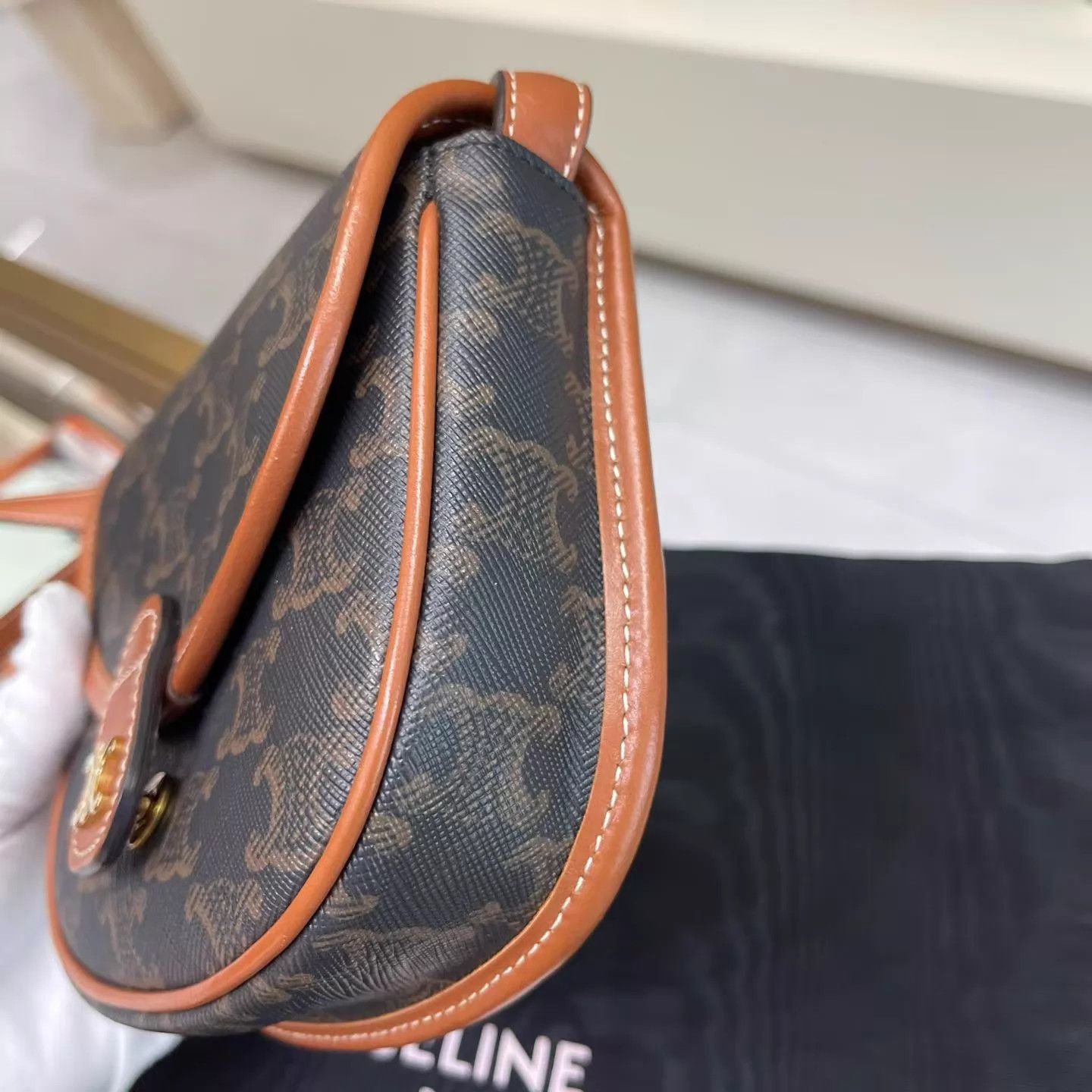 Celine CELINE Besace 16 Mini Saddle Bag Near New 15x13x4 AF043 Size ONE SIZE - 4 Thumbnail