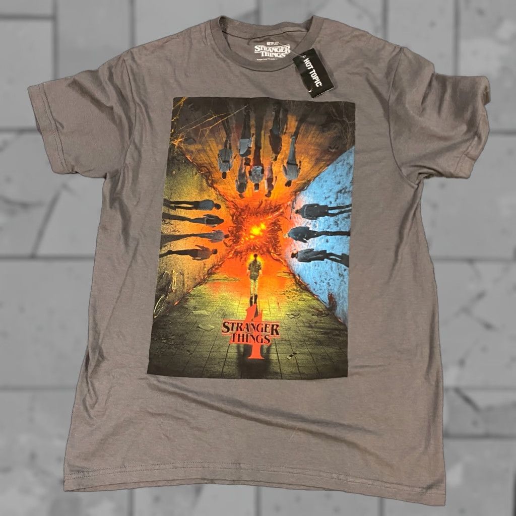 Hot Topic Stranger Things Stitch T-Shirt M Gray Hot Topic Official NEW User: Stranger Things Official M Gray T-Shirt Hot Topic NEW Size US M / EU 48-50 / 2 - 1 Thumbnail