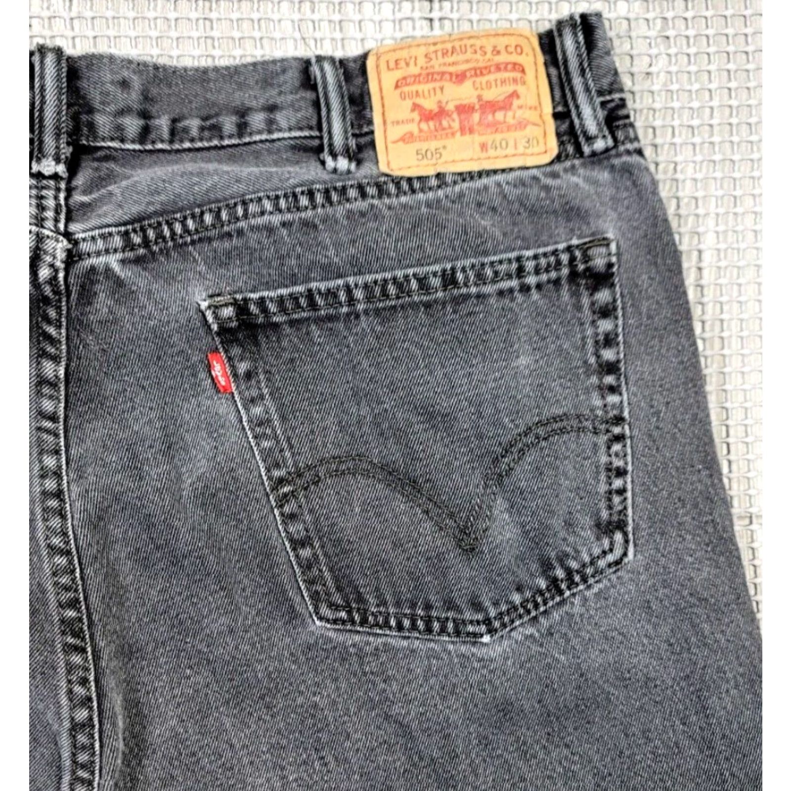Levi's VINTAGE Levi's 505 Jeans Mens 40x30 Black Distress Straight Leg Y2K Denim Shirt? Size US 40 / EU 56 - 6 Thumbnail