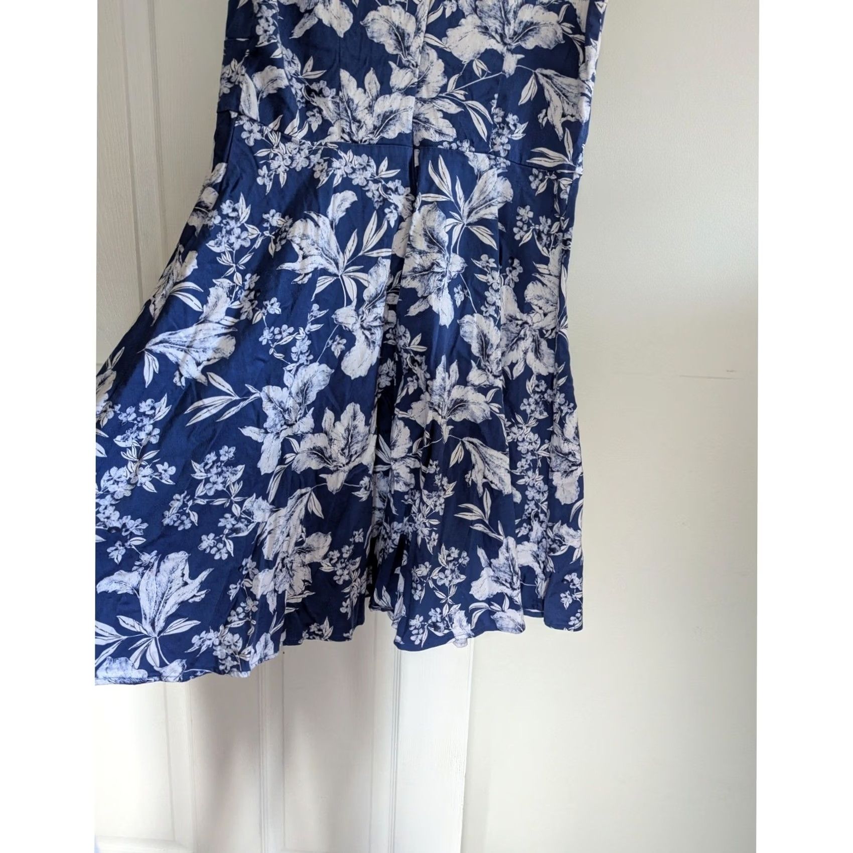 Vintage Blue & White Floral Cap Sleeve Fit & Flare Knee Length Dress V-Neck Plus Sz 2XL Size M / US 6-8 / IT 42-44 - 3 Thumbnail