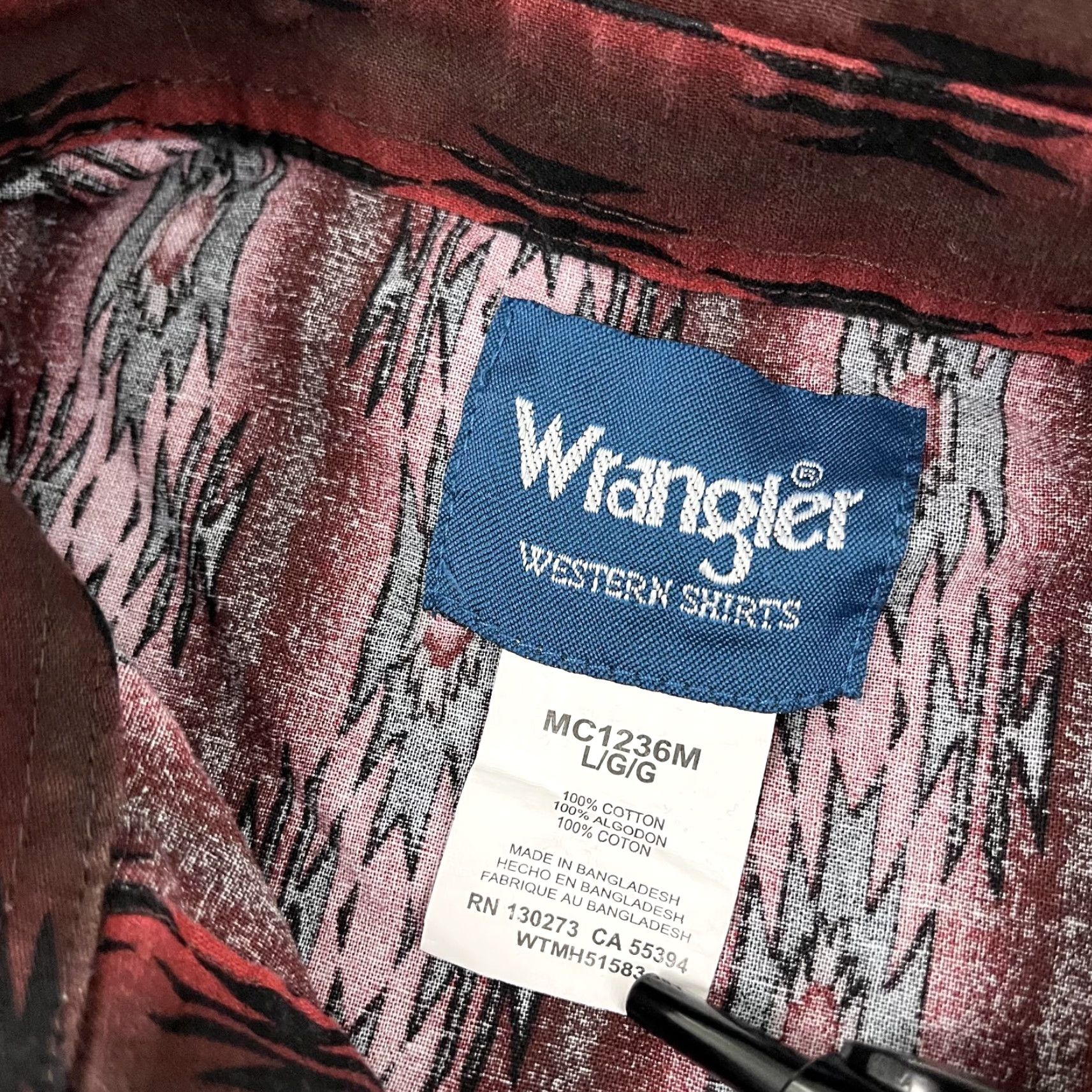 Wrangler VINTAGE Wrangler Western Shirt Mens Large Red Southwestern Geometric Pearl Snap Rockabilly Shirt Mens L Red Geometric Western Rockabilly Mens L Red Size US L / EU 52-54 / 3 - 2 Thumbnail