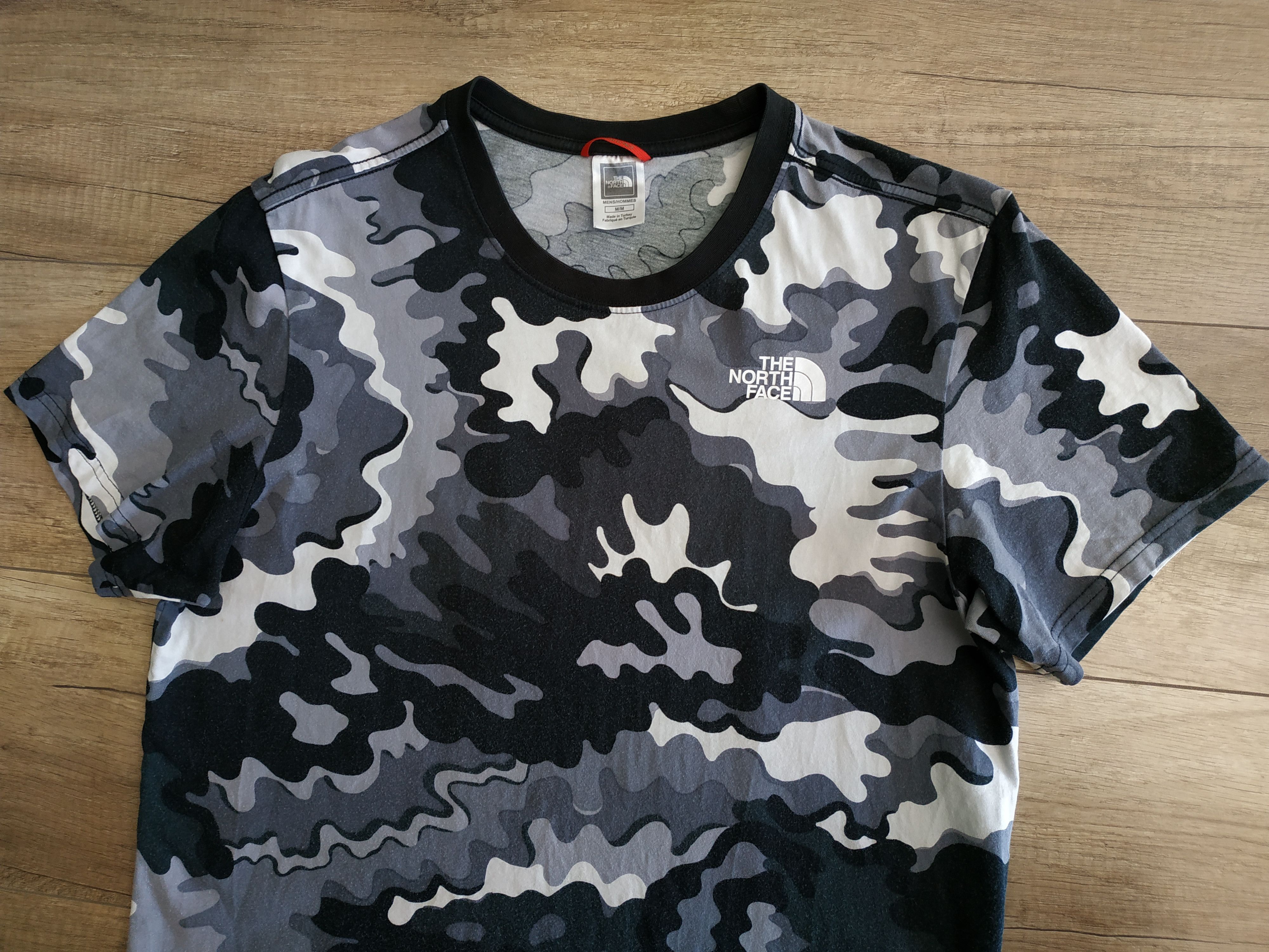 The North Face The North Face Men's Camo Print T-shirt, s. MEDIUM, fit. S Size US M / EU 48-50 / 2 - 5 Thumbnail