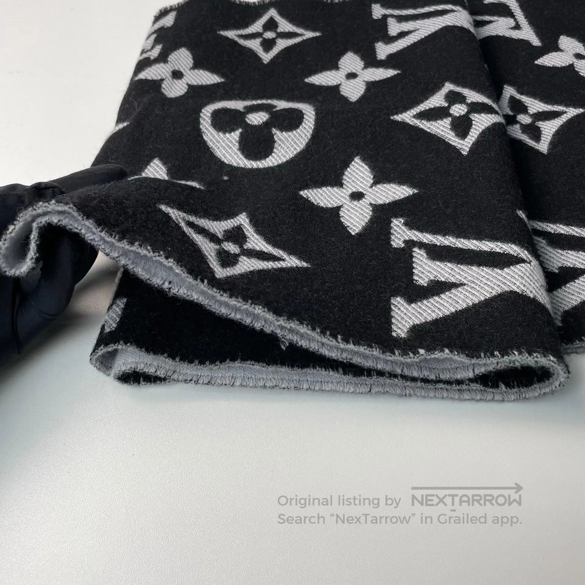 Louis Vuitton Louis Vuitton Double-Faced Wool Scarf in Black and Gray| Size ONE SIZE - 9 Thumbnail