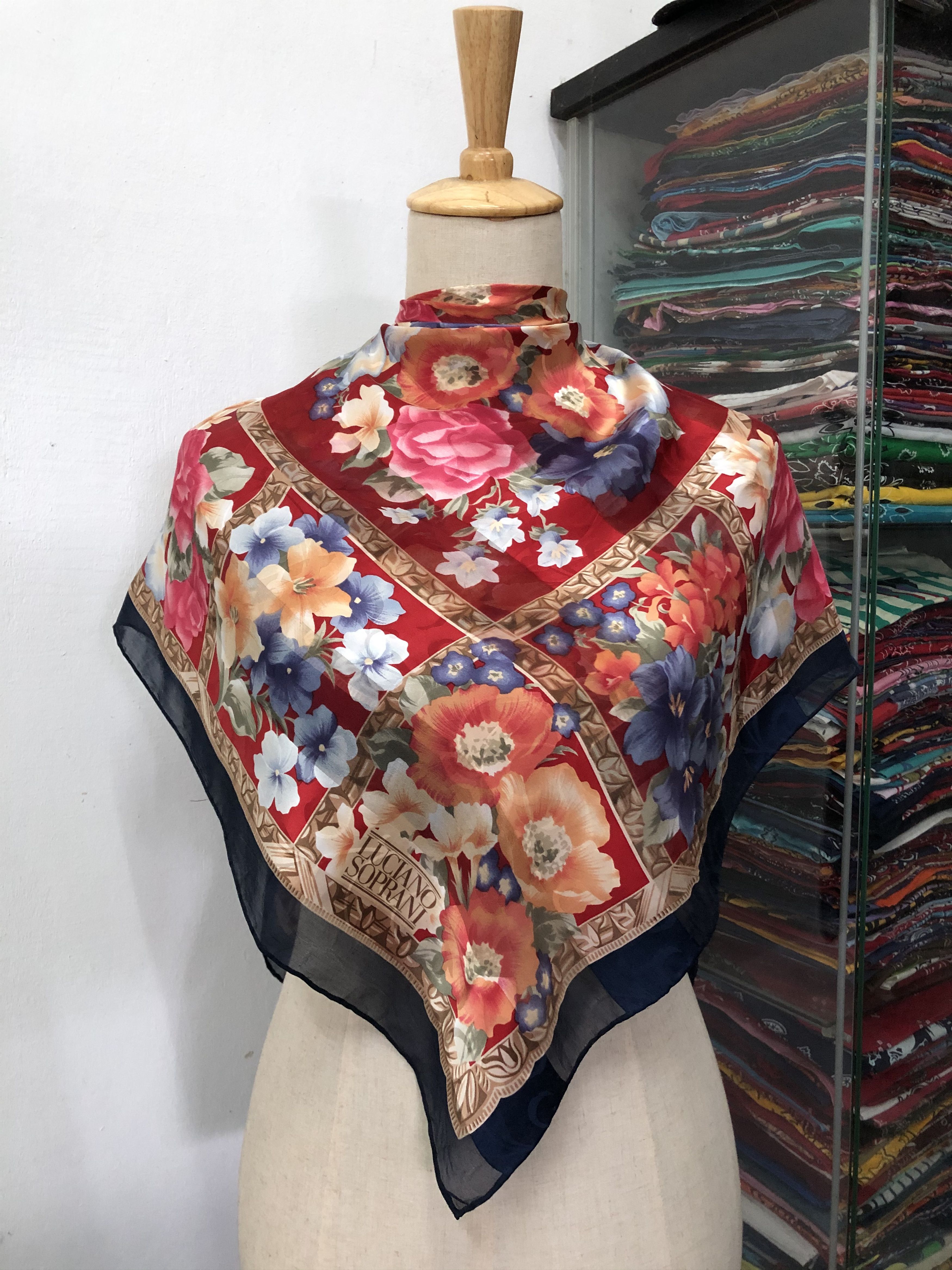 Vintage Vintage Luciano Soprani Silk Scarf Size ONE SIZE - 1 Thumbnail