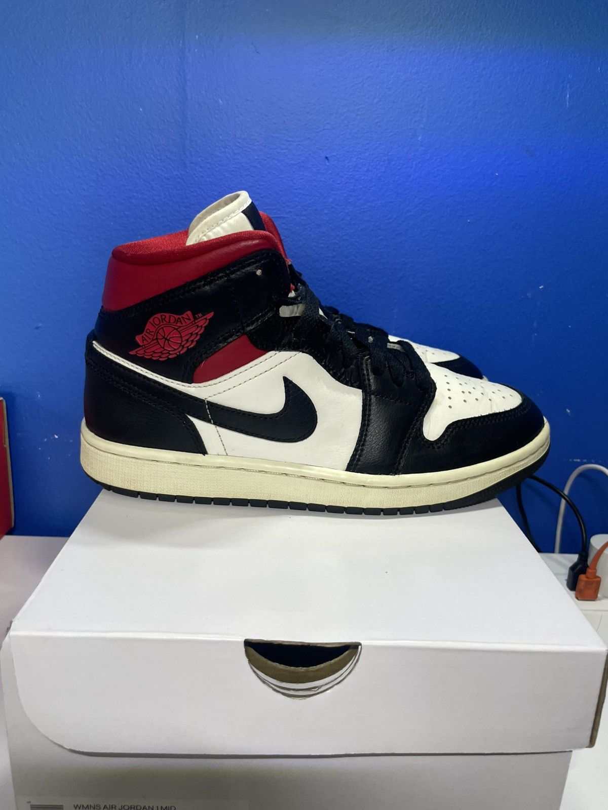 Jordan Brand Jordan 1 Mid Gym Red Panda (Women's) Size US 7.5 / IT 37.5 - 2 Thumbnail