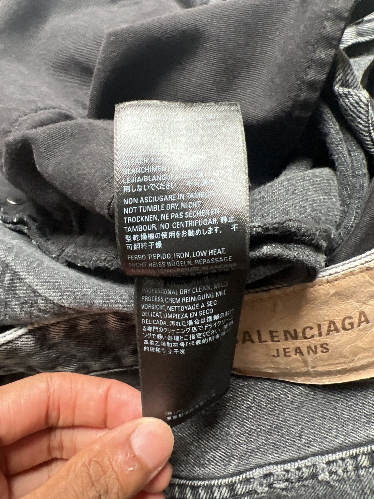 Balenciaga Balenciaga grey wide shorts with worn effect SIZE S Size US 31 - 7 Thumbnail