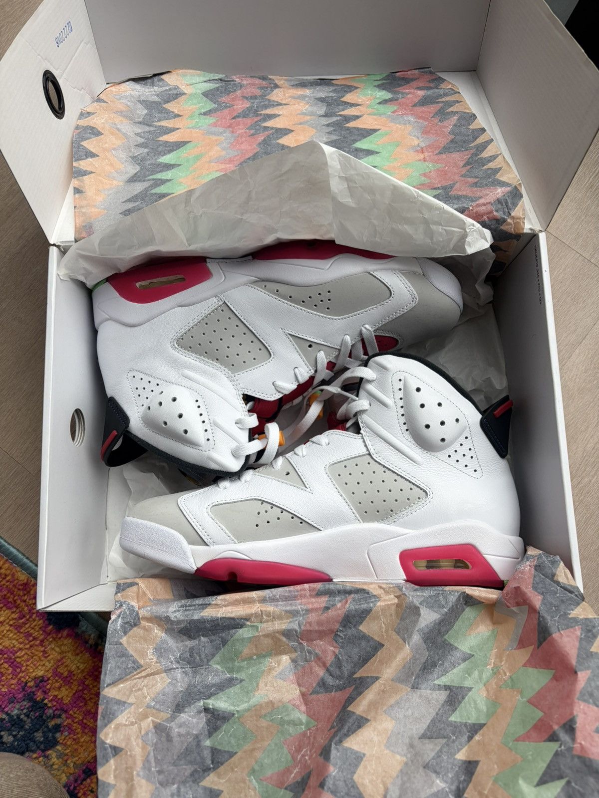 Jordan Brand Jordan 6 Hare 10.5 Size US 10.5 / EU 43-44 - 1 Thumbnail