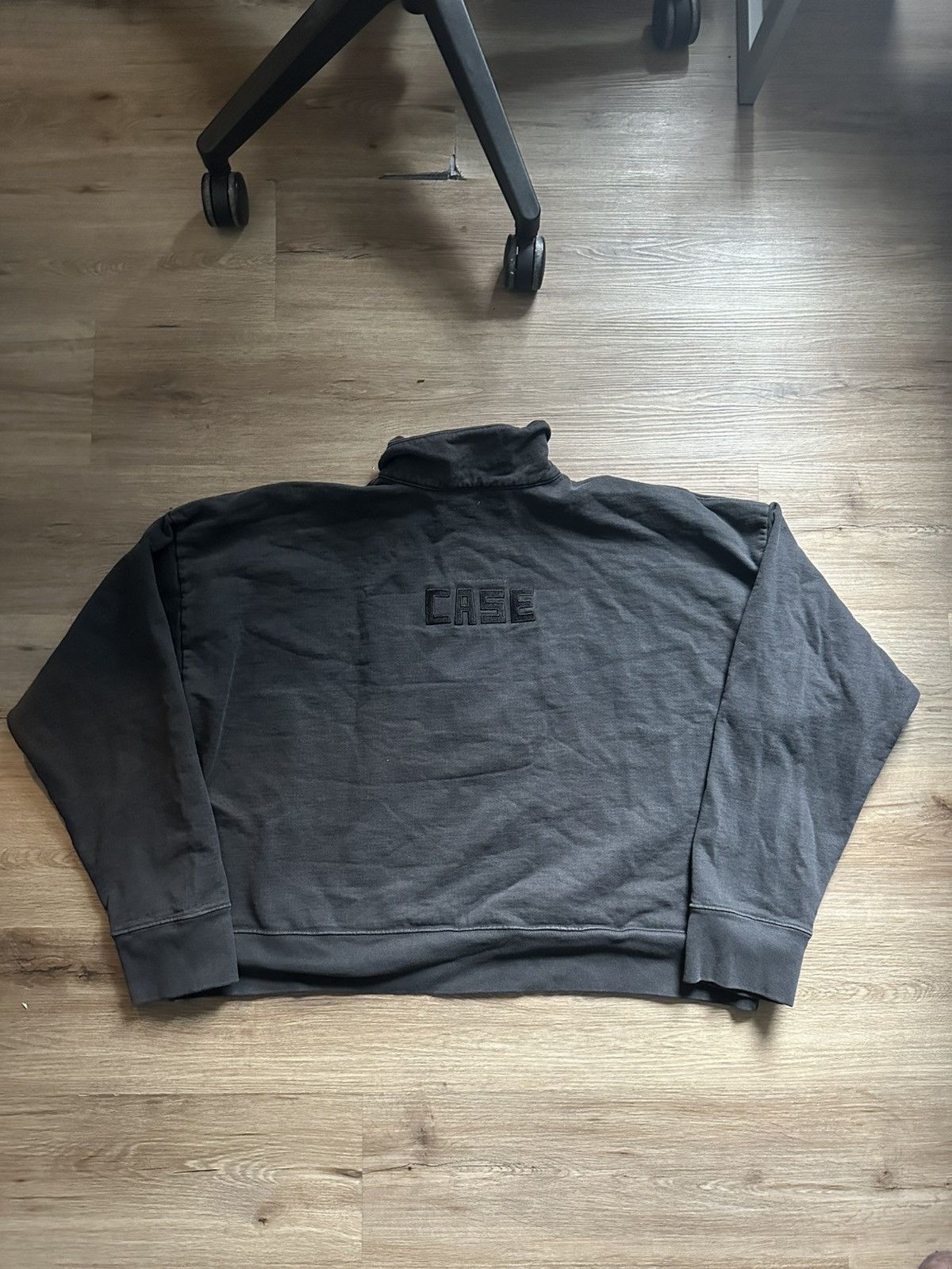 basketcase gallery Basketcase Gallery Spellout Quarter Zip in Black Size US M / EU 48-50 / 2 - 2 Thumbnail