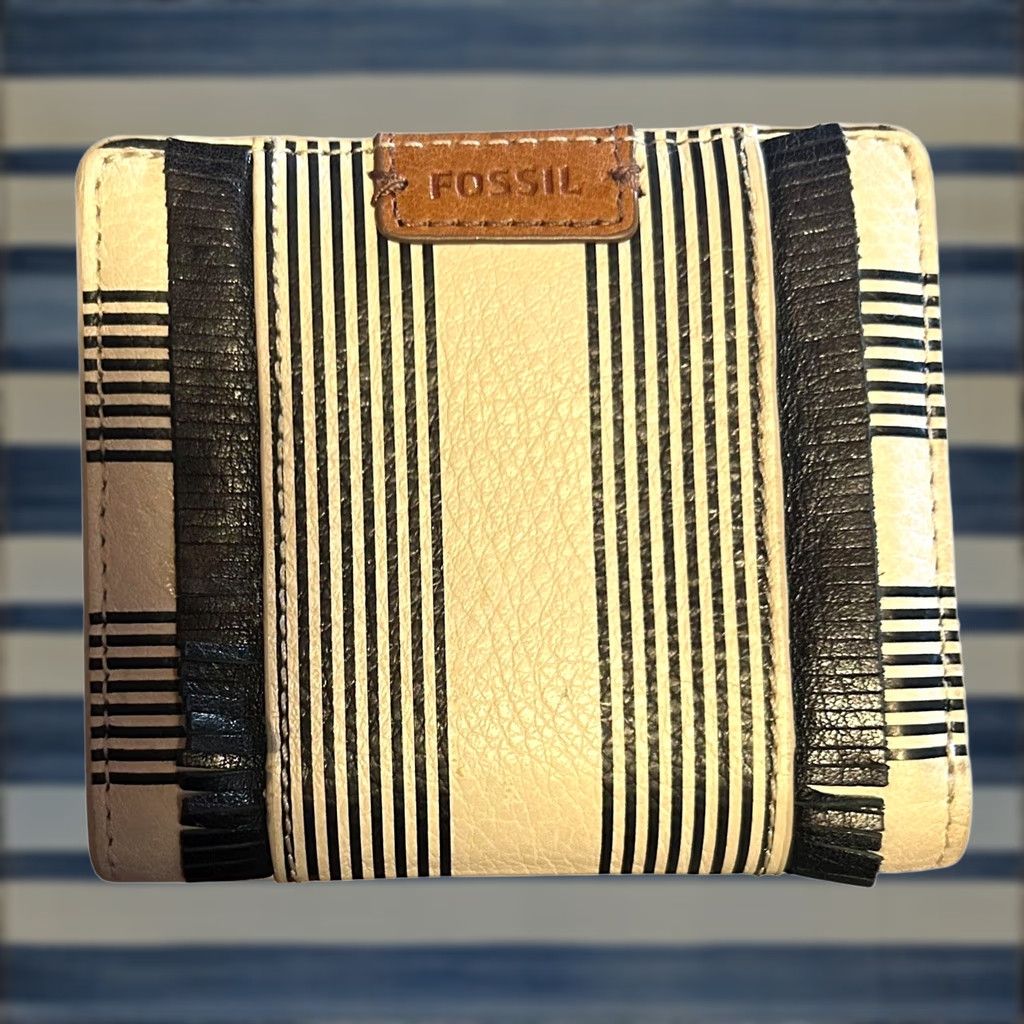 Fossil VINTAGE Fossil Emma RFID Off-White & Black Striped Bi-Fold Fringe Wallet Women's Size ONE SIZE - 1 Thumbnail
