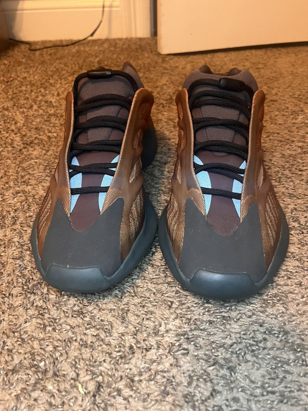 Yeezy Yezzy 700 V3 'Copper Fade' Size US 11.5 / EU 44-45 - 2 Thumbnail