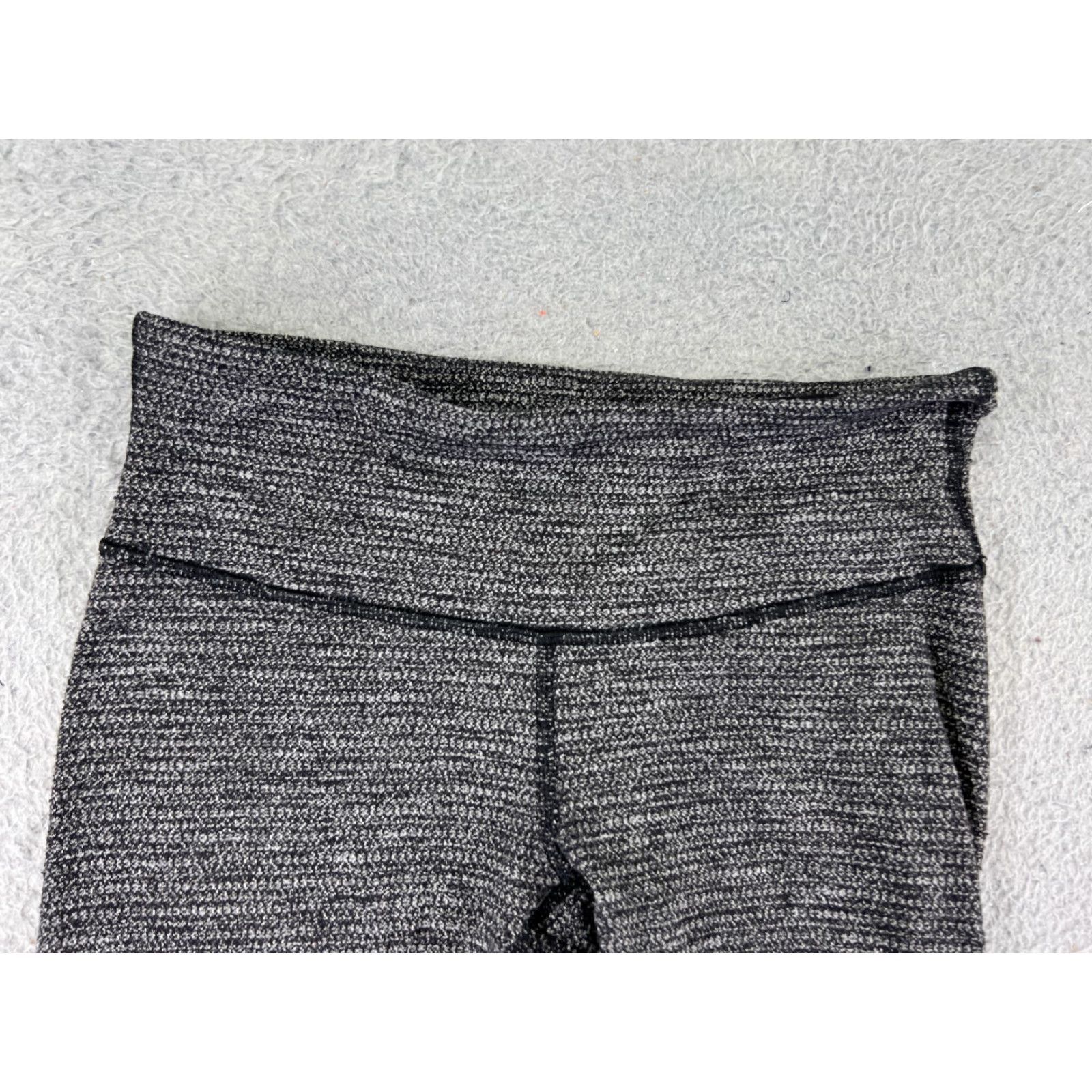 Lululemon Lululemon Gym Yoga Leggings Women's 6 Gray Cropped Skinny Pockets Zip Pocket Legging 27 in Inseam Size 28" / US 6 / IT 42 - 6 Thumbnail