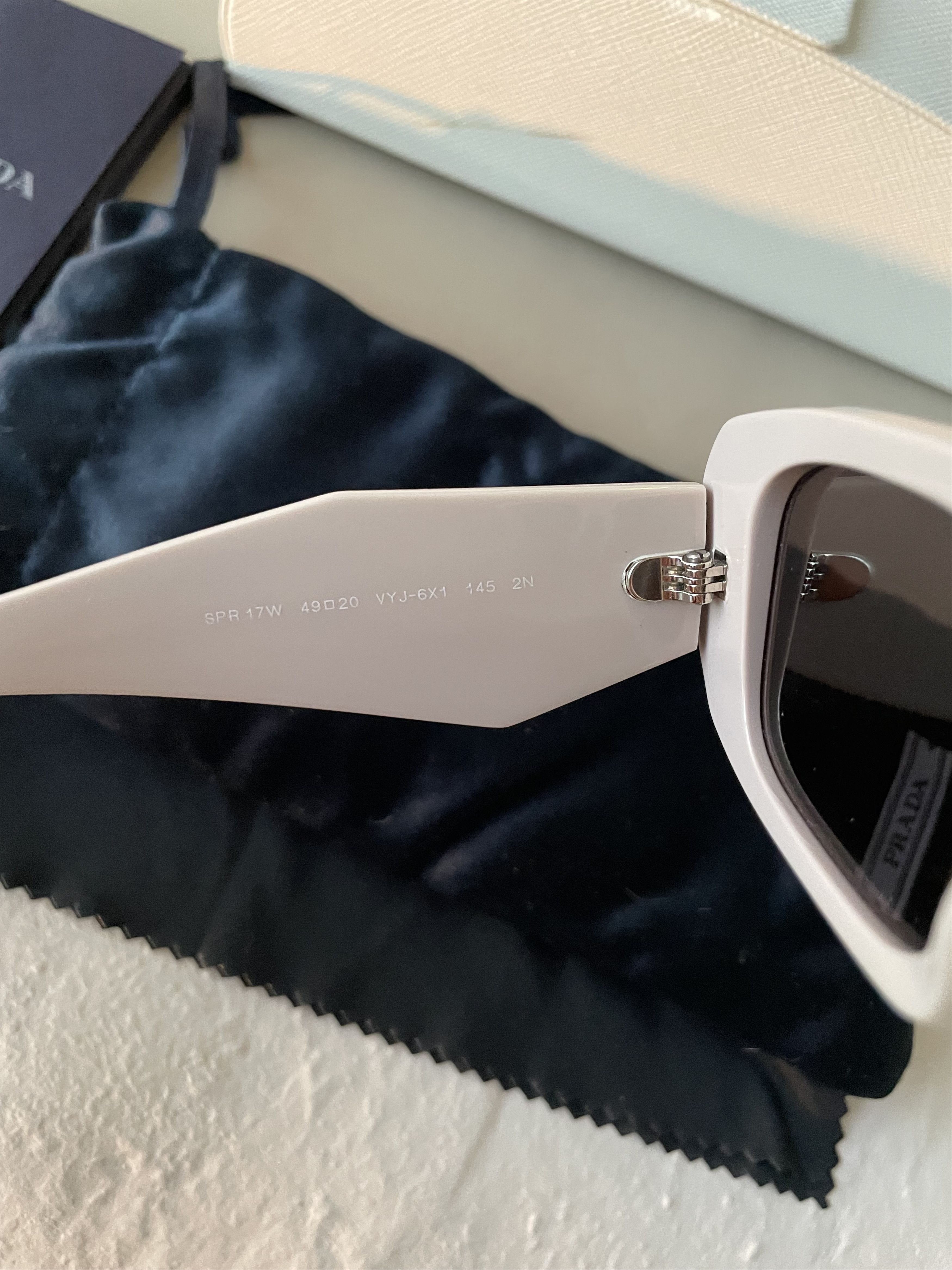 Prada Prada Sunglasses PR 17WS in light pink Size ONE SIZE - 4 Thumbnail