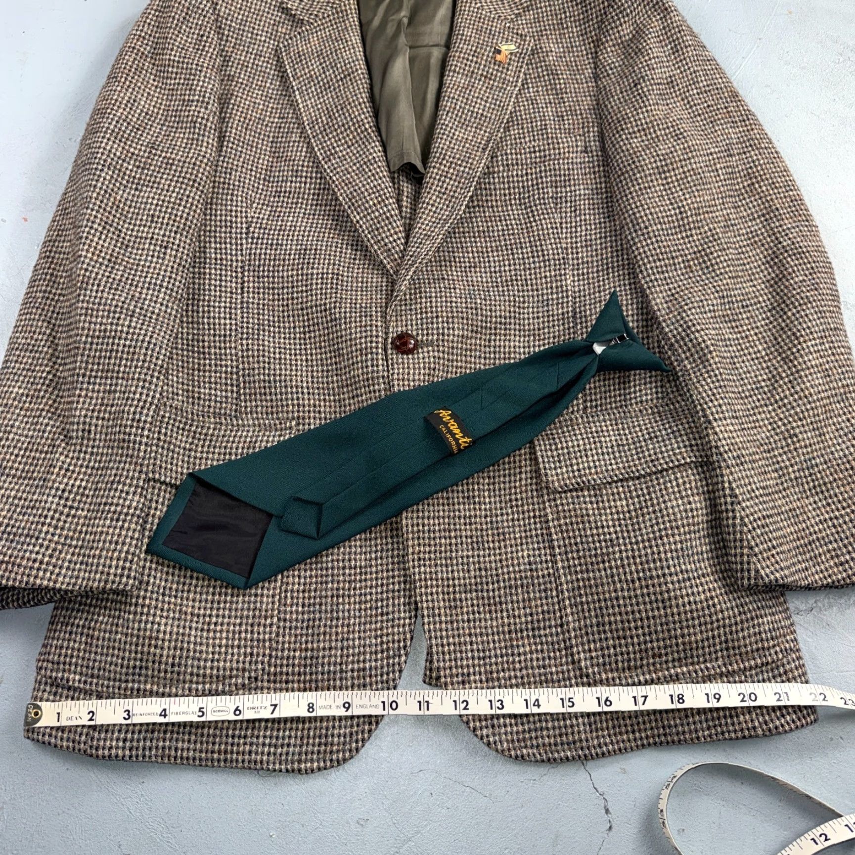 Harris Tweed VINTAGE Harris Tweed PBM Gray Herringbone Wool Blazer 42 Classic Single-Breasted 1970s Mens Size 42R - 7 Thumbnail