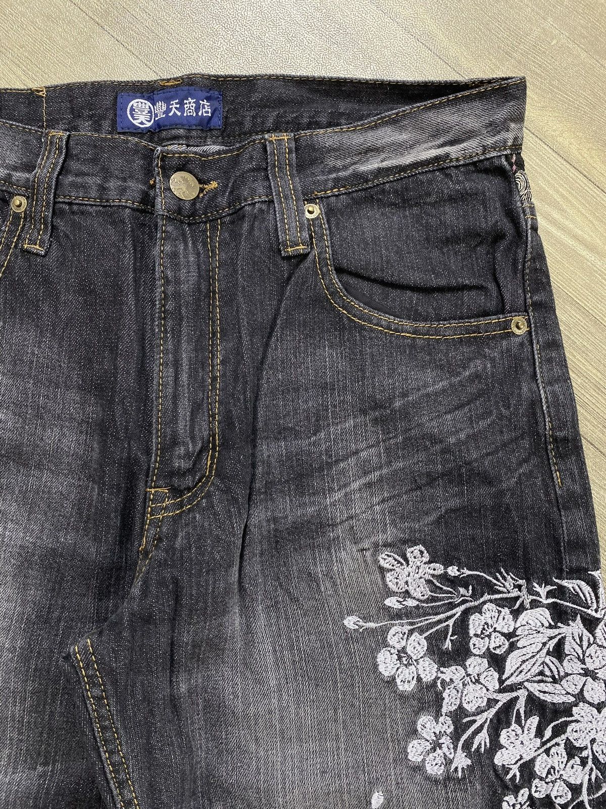 Karakuri Tamashii Vintage Karakuri Tamashii Koi Flowers Embroidery Jeansa Y2K Size US 30 / EU 46 - 3 Thumbnail