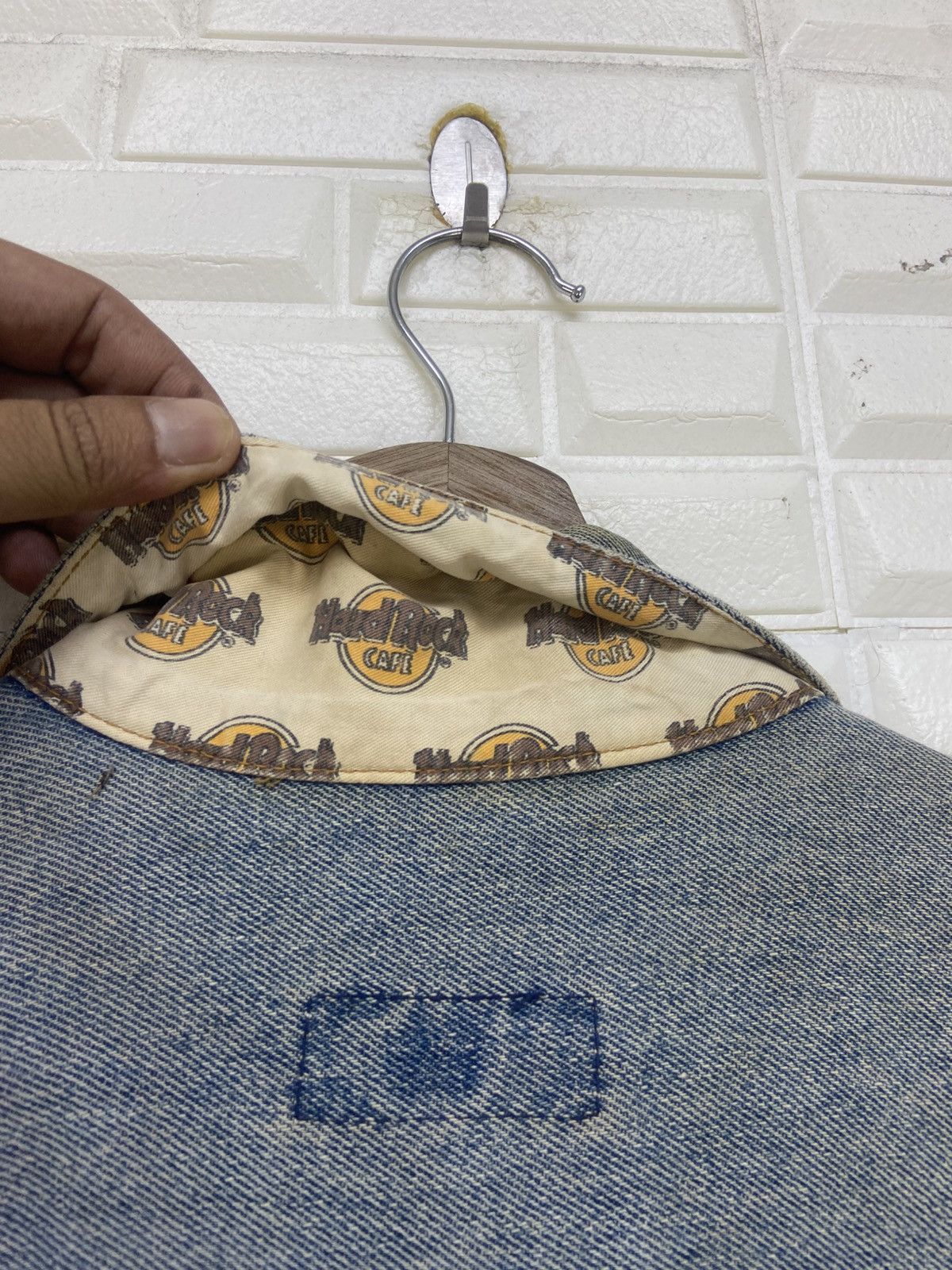 Hard Rock Cafe Vintage Hard Rock Cafe Bangkok Denim Trucker Jacket Size US M / EU 48-50 / 2 - 21 Thumbnail