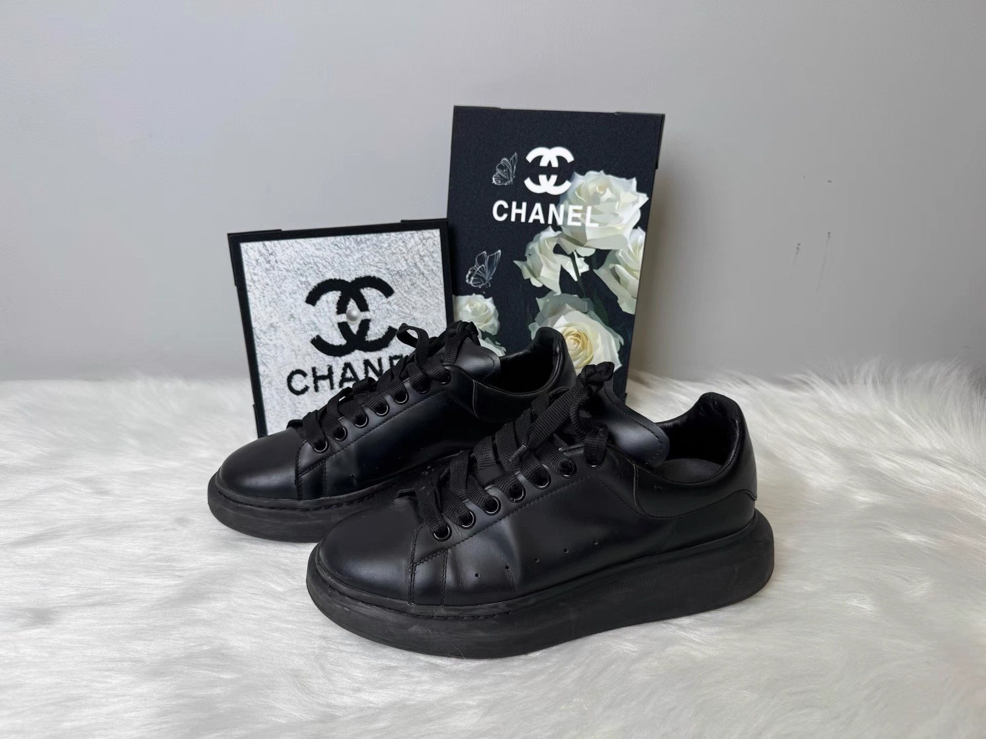 Alexander McQueen Alexander McQueen Black Low-Top Platform Shoes K36 Size US 9 / EU 42 - 1 Thumbnail