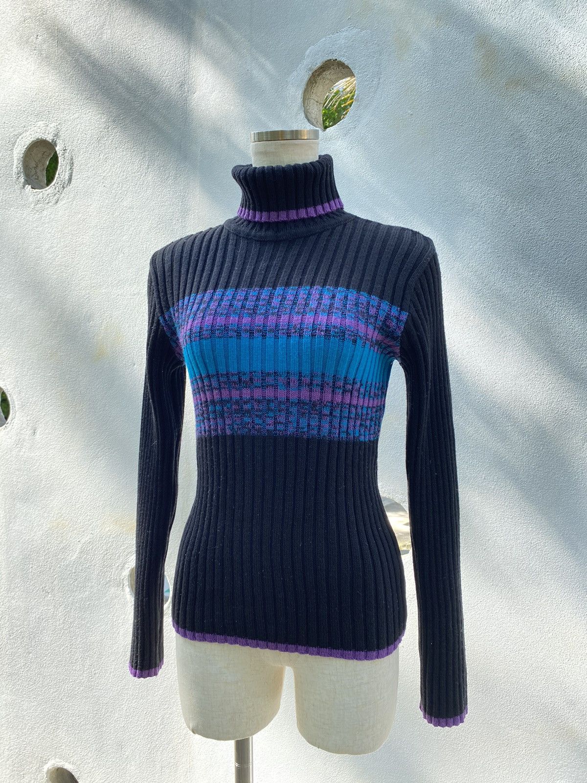 Morgan Homme MORGAN Black Ribbed Turtleneck with Purple-Blue Stripes Size M / US 6-8 / IT 42-44 - 17 Thumbnail