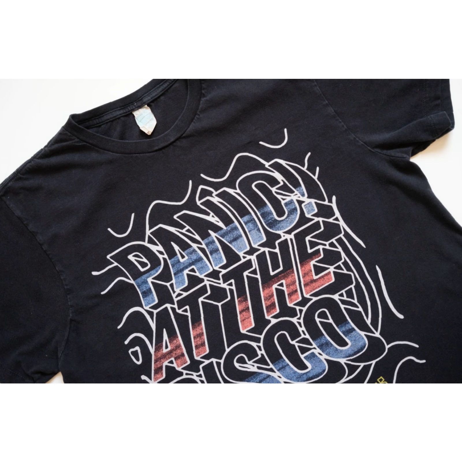 Vintage PANIC AT THE DISCO VTG Y2K DEATH BACHELOR BLACK T SHIRT ROCK MUSIC TOUR SZ L Size US L / EU 52-54 / 3 - 4 Thumbnail