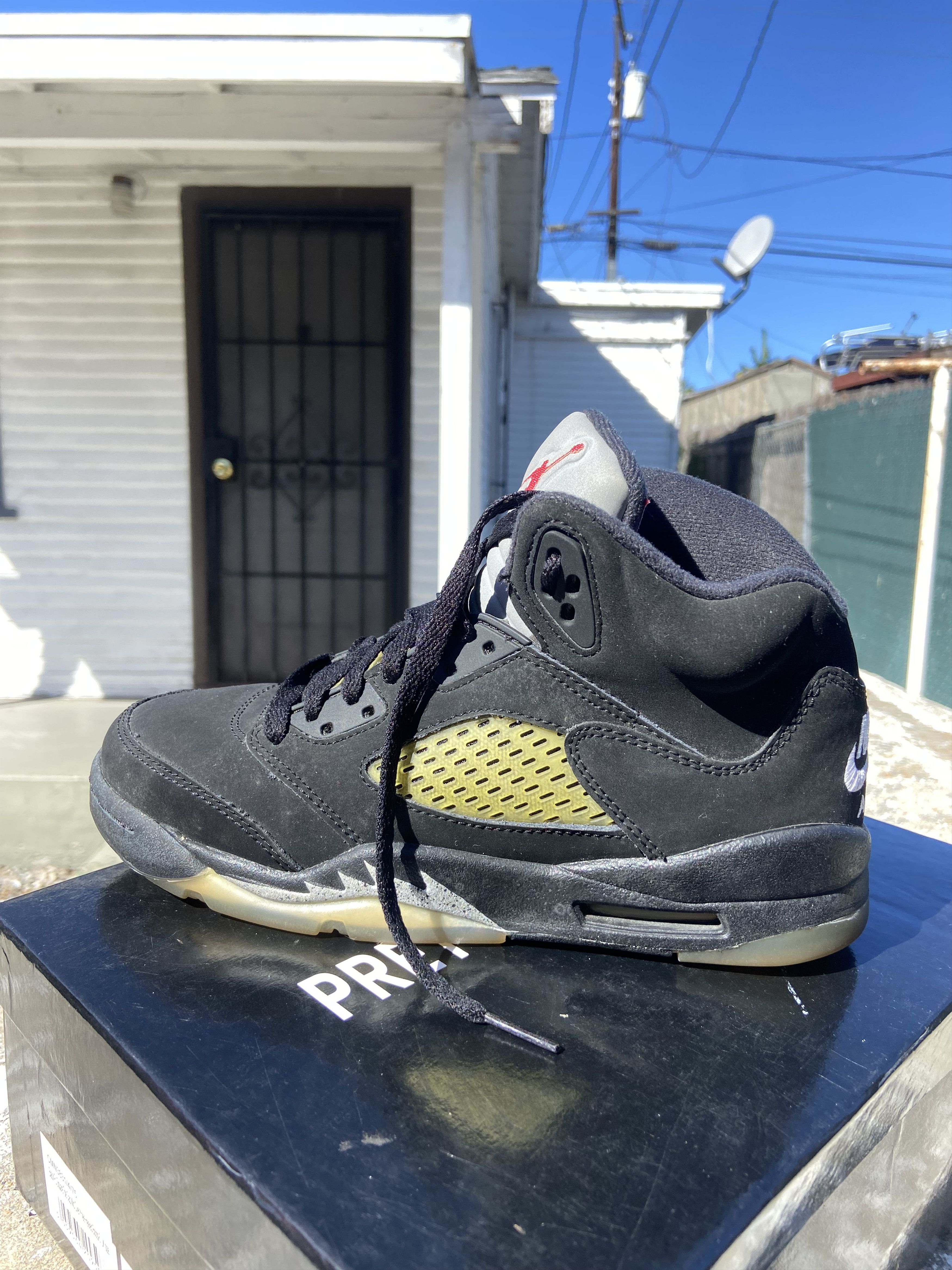 Nike Jordan 5 Black Metallic Size US 5 / EU 37 - 7 Thumbnail