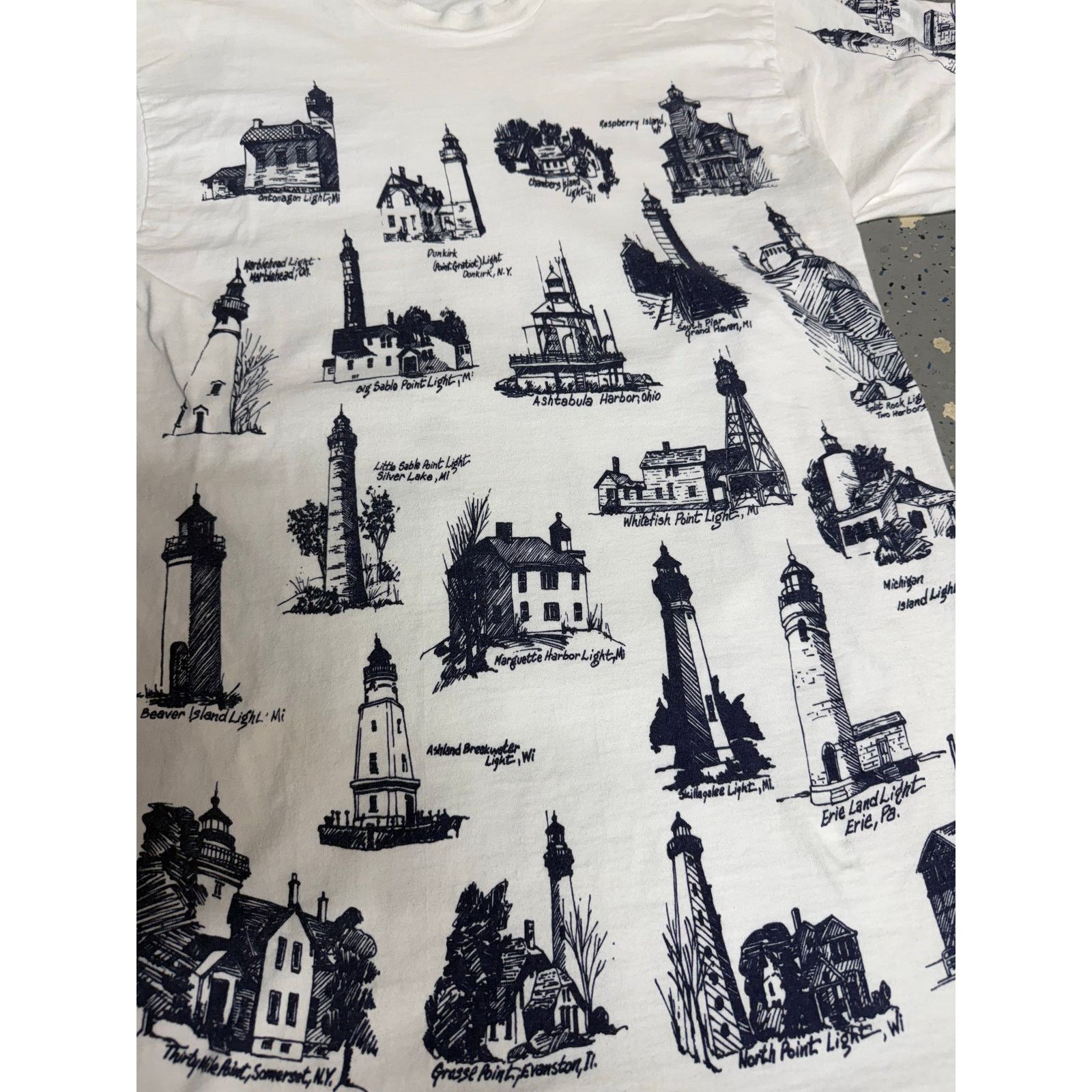 Fruit Of The Loom Vintage 90s lighthouse tee all over print Size US L / EU 52-54 / 3 - 5 Thumbnail