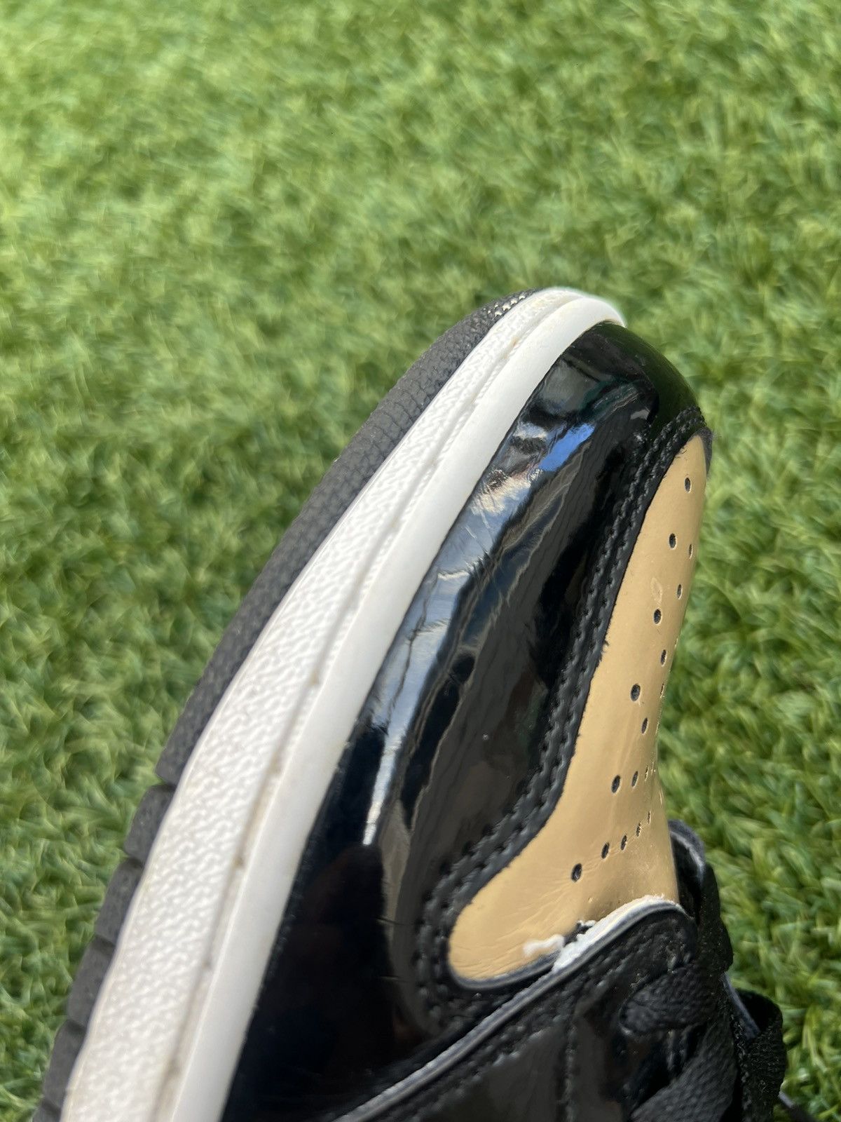 Jordan Brand Jordan 1 Patent Gold Toe Size US 10.5 / EU 43-44 - 20 Thumbnail
