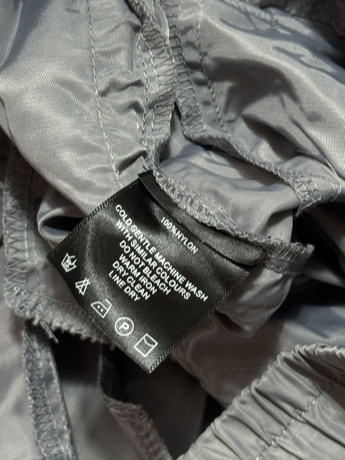 Maniere De Vior MANIERE DE VOIR AVANT GARDE 2000s NYLON PANTS Size 34" / US 12 / IT 48 - 6 Thumbnail