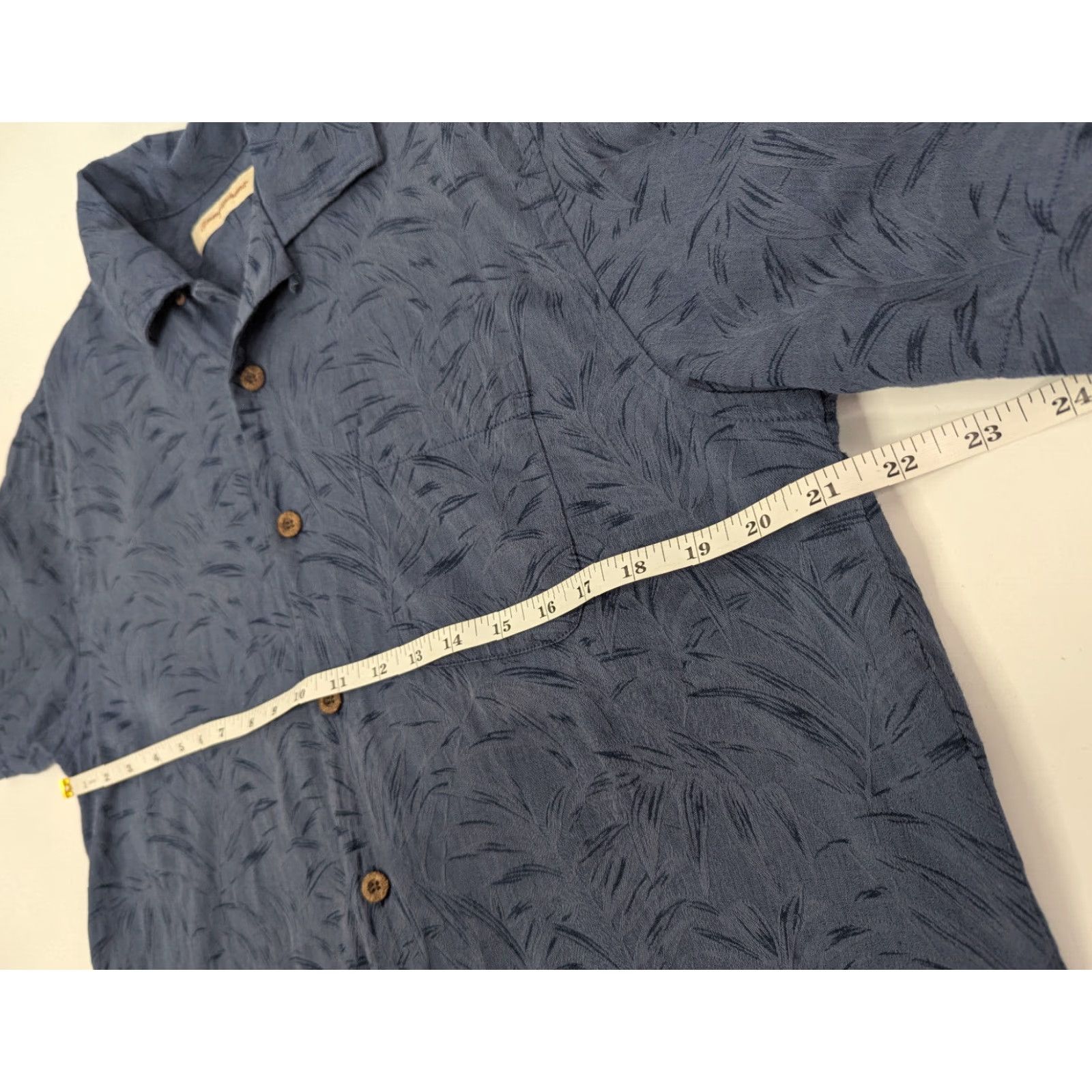 Tommy Bahama Tommy Bahama Shirt Mens M Short Sleeve Floral Hawaiian Aloha Collar Button-Up Cotton Viscose Blue 90s? Size US M / EU 48-50 / 2 - 5 Thumbnail