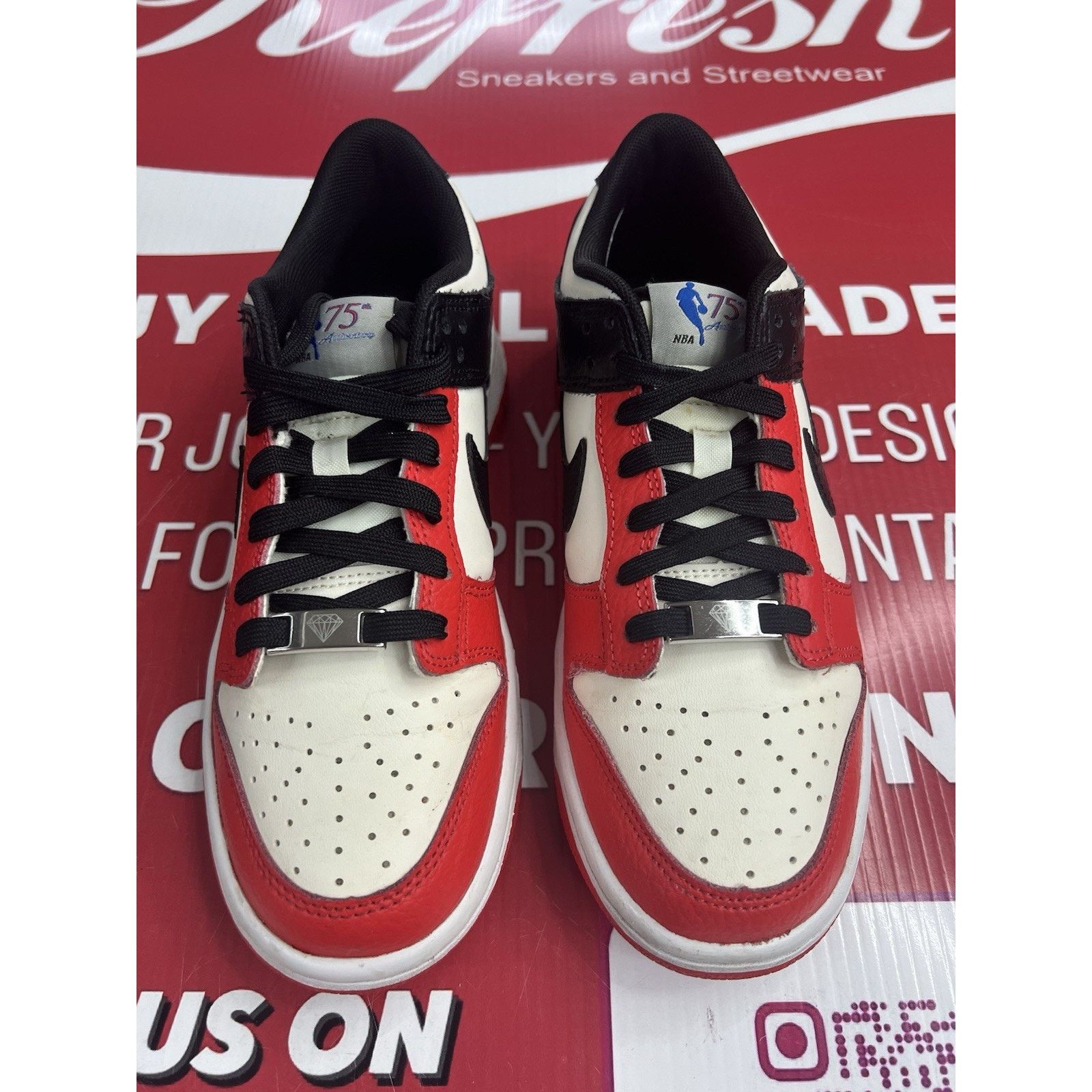 Nike Nike Dunk NBA 75th Anniversary Chicago Size 5Y (DO6288-100) Size US 5 / EU 37 - 4 Thumbnail