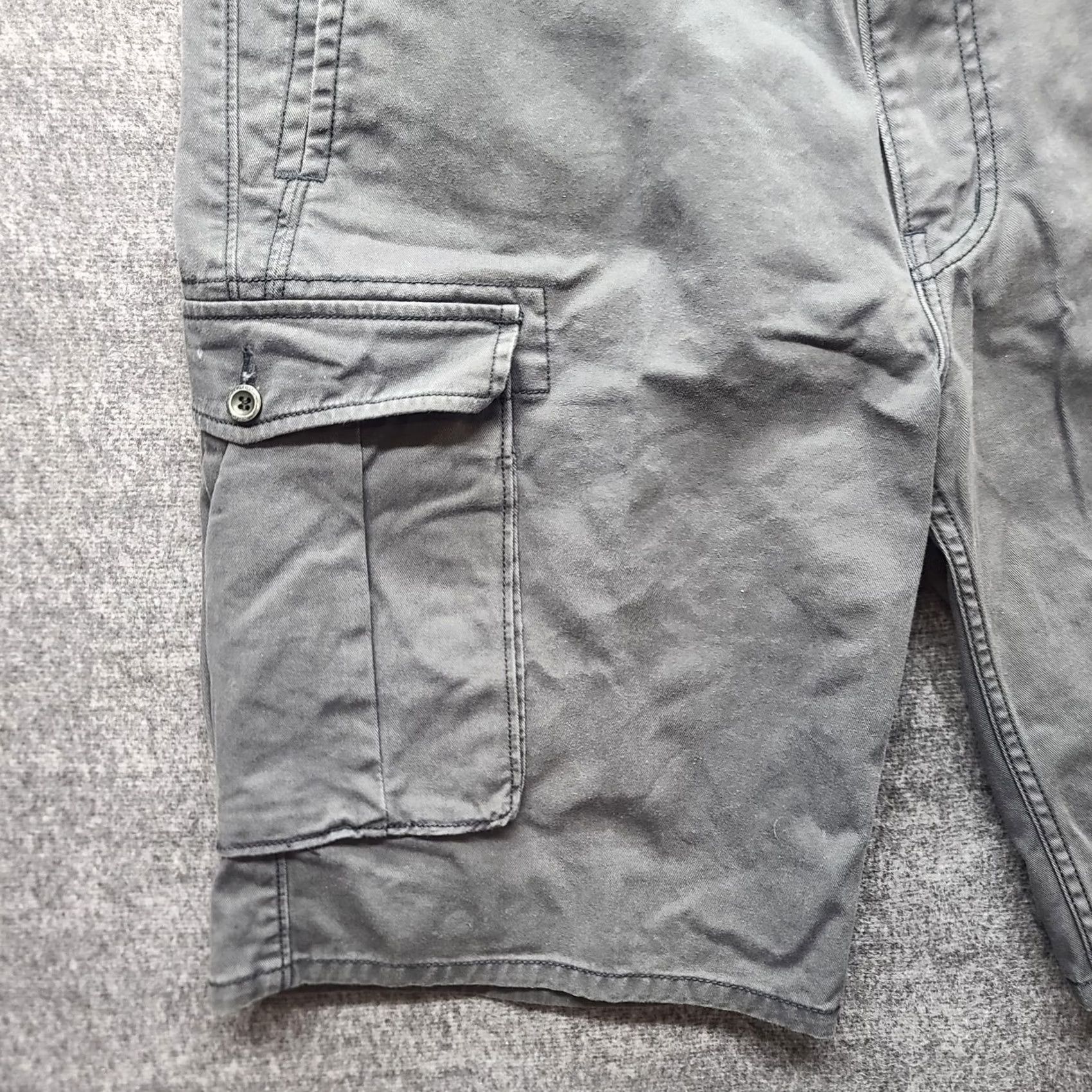 Levi's Levi's Cargo Shorts Mens Regular 38 Inseam 11" Gray Cotton Button Zipper Front Pocket 90s Outdoor Casual Travel Workwear Mens Size US 38 / EU 54 - 7 Thumbnail