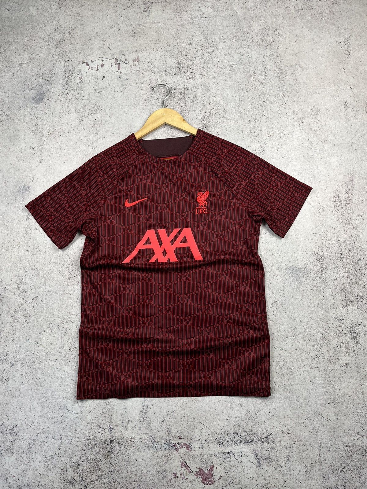 Nike LIVERPOOL 2022/23 PRE MATCH TRAINING SOCCER JERSEY NIKE Size US M / EU 48-50 / 2 - 1 Thumbnail