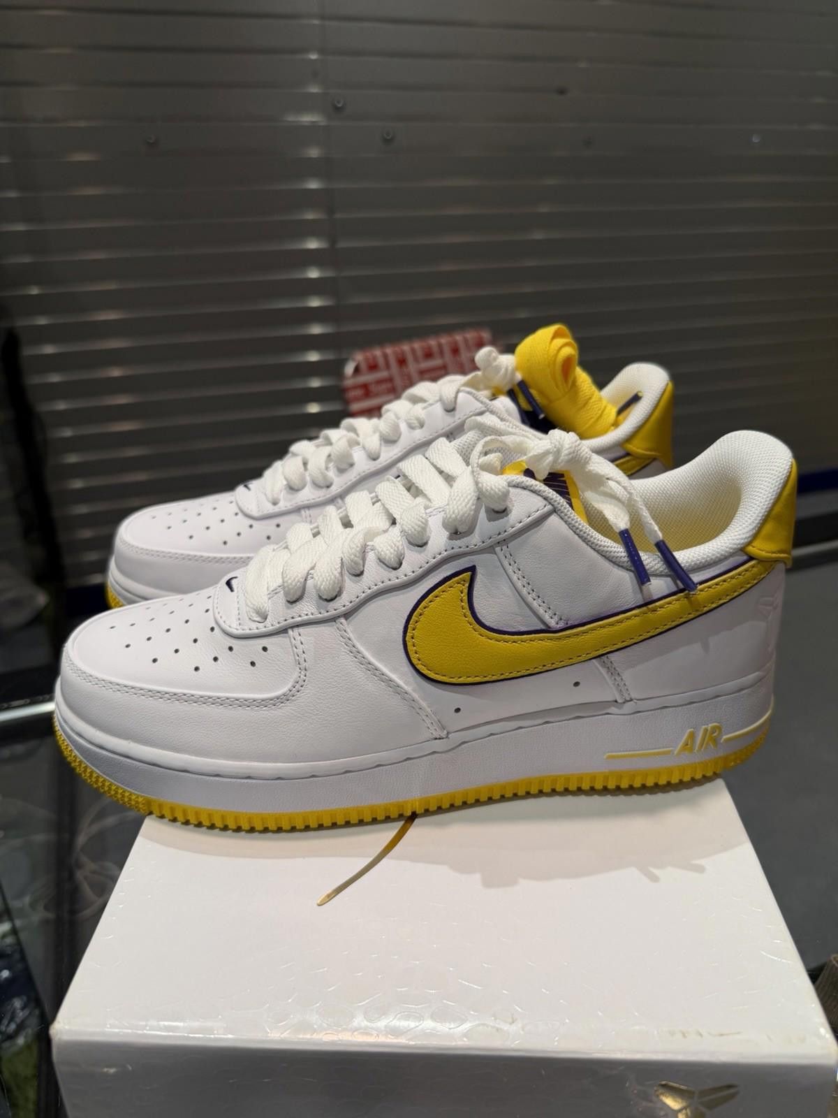 Nike Nike Air Force 1 Low Retro QS Lakers Kobe Bryant Size 8 Men Size US 8 / EU 41 - 4 Thumbnail