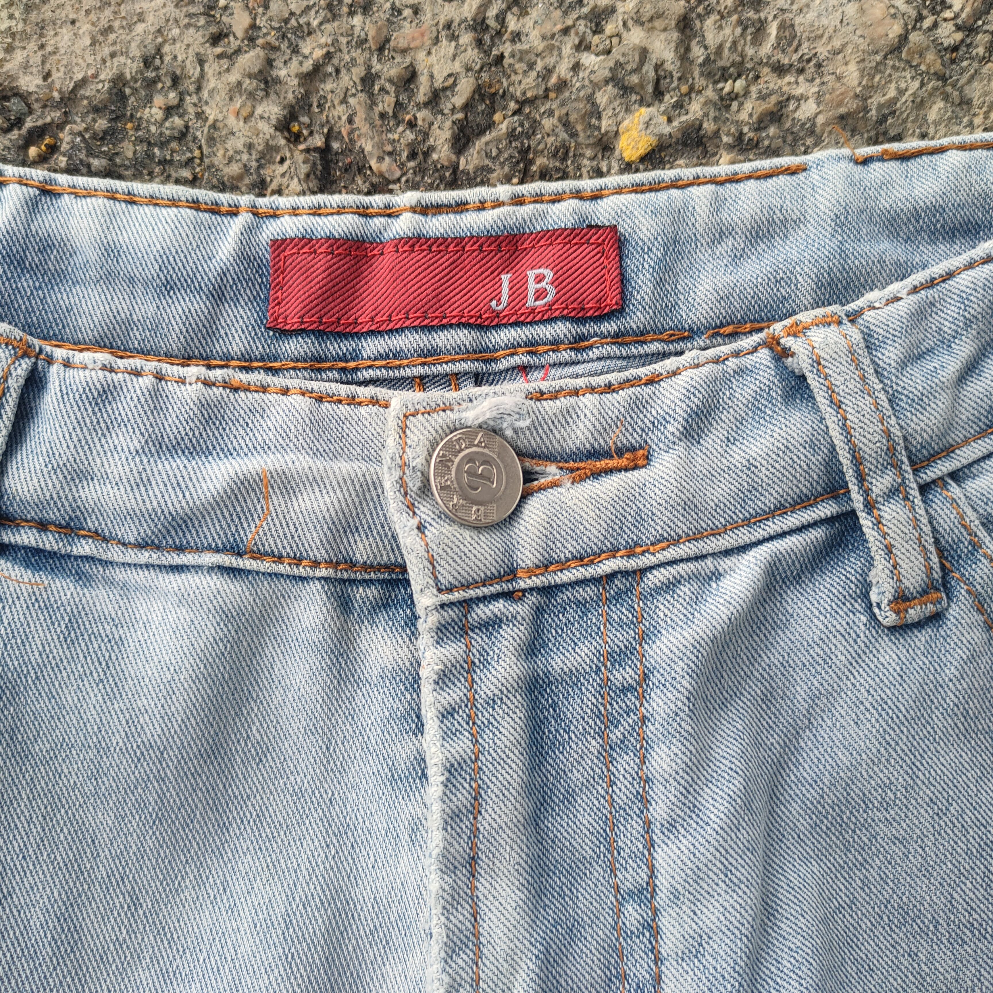 Japanese Brand FLARE VINTAGE JAPANESE EMBROIDERED FLOWER JEANS DENIM PANTS Size US 30 / EU 46 - 6 Thumbnail